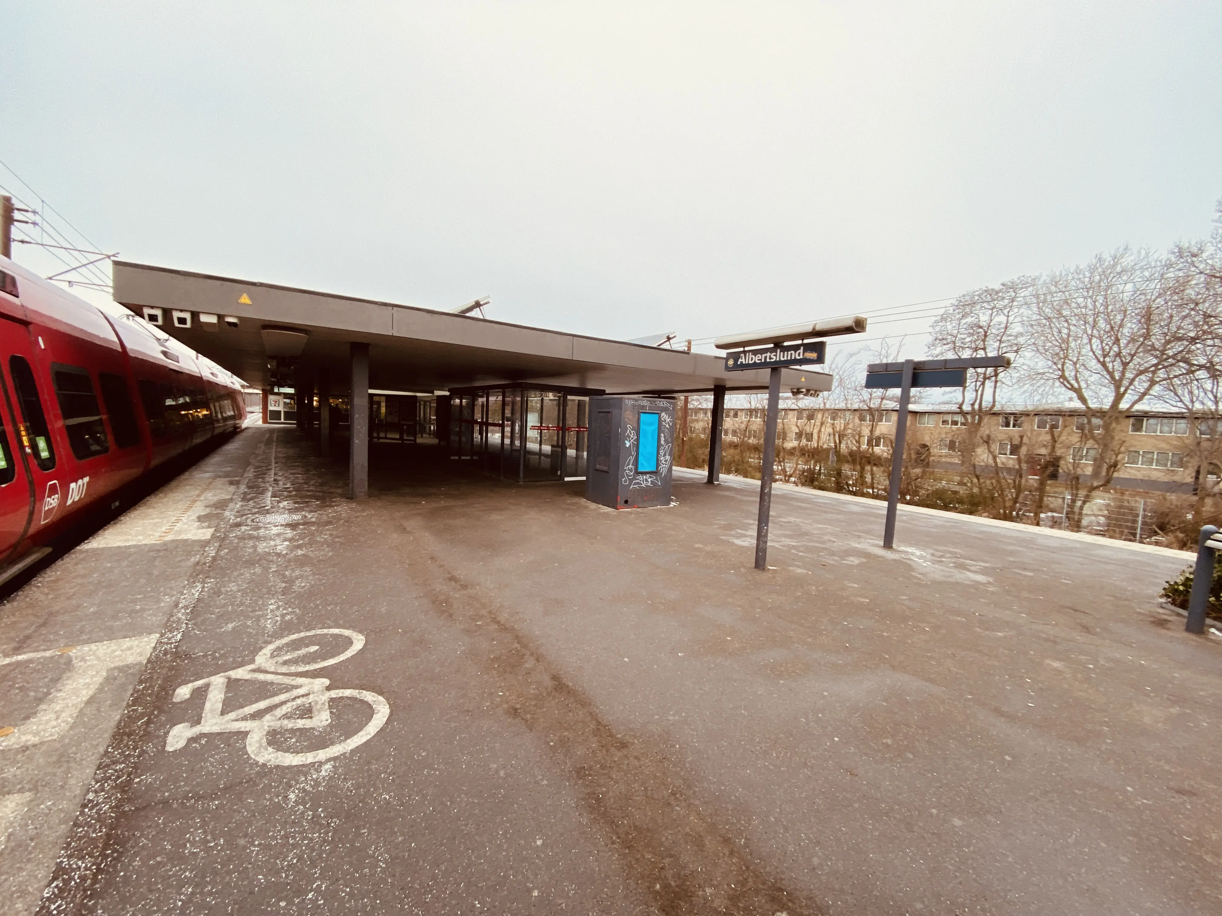 Billede af Albertslund S-togstrinbræt. Billede af Albertslund S-togstrinbræt.