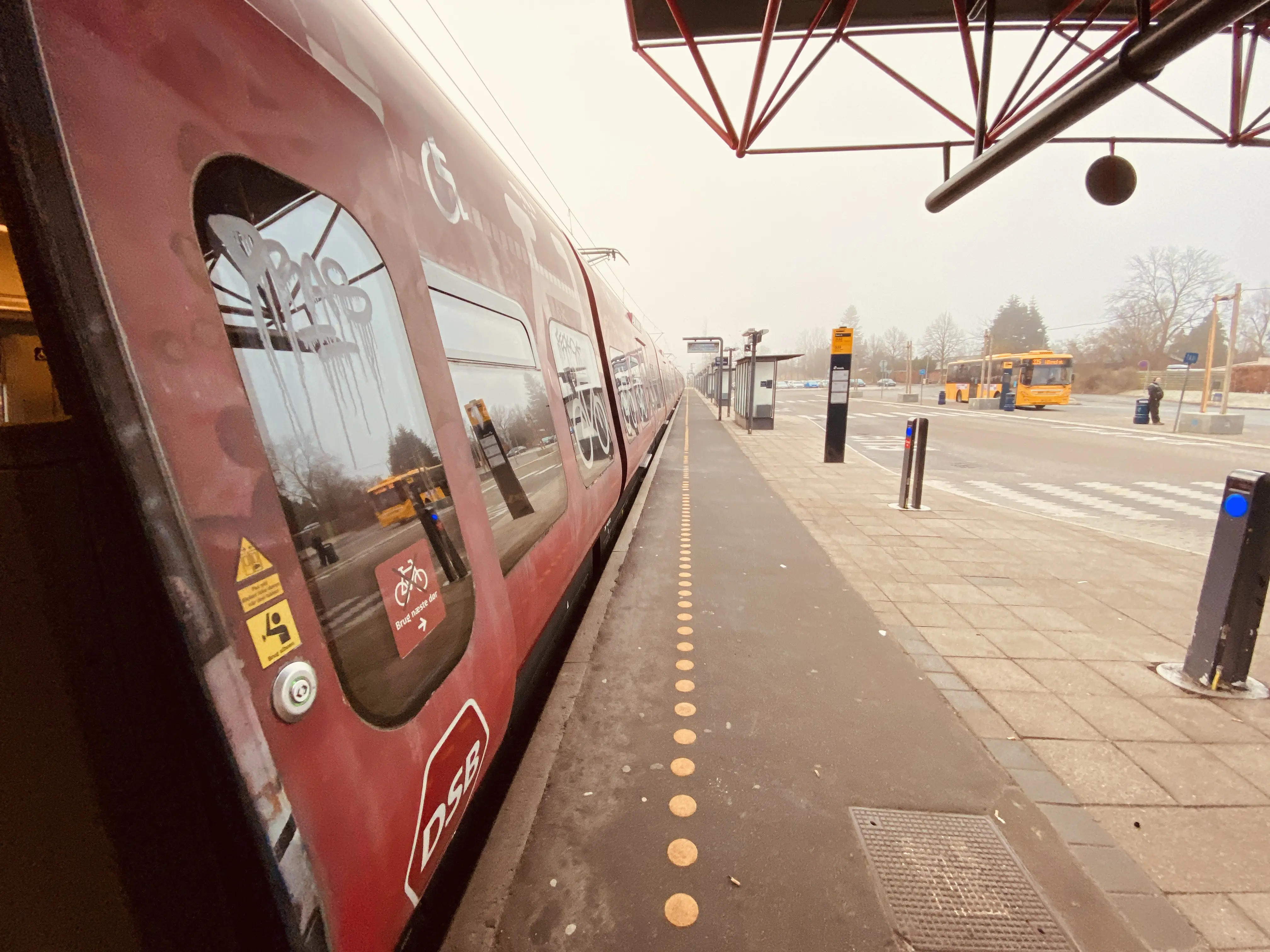 Billede af Farum S-togstrinbræt. Billede af Farum S-togstrinbræt.