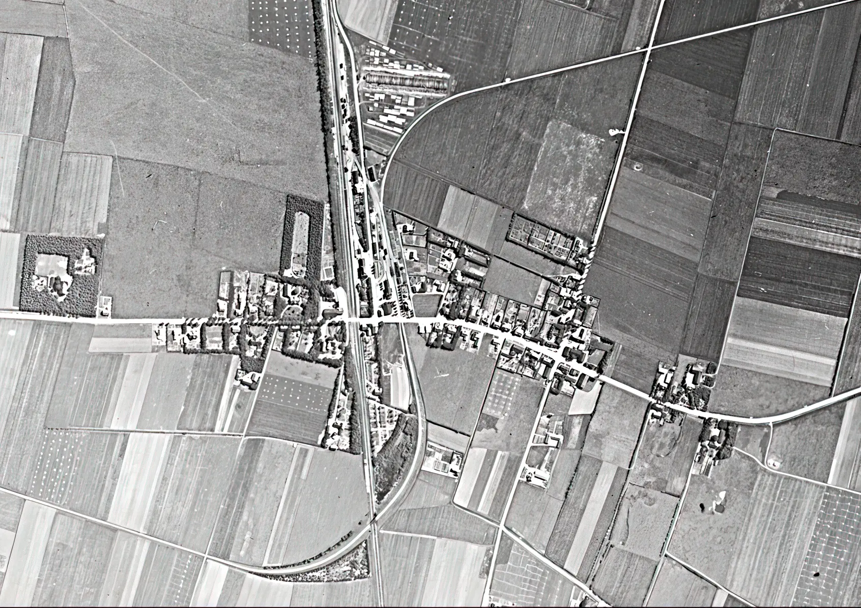 Billede af Over-Jerstal Amtsbanegård set fra luften.
