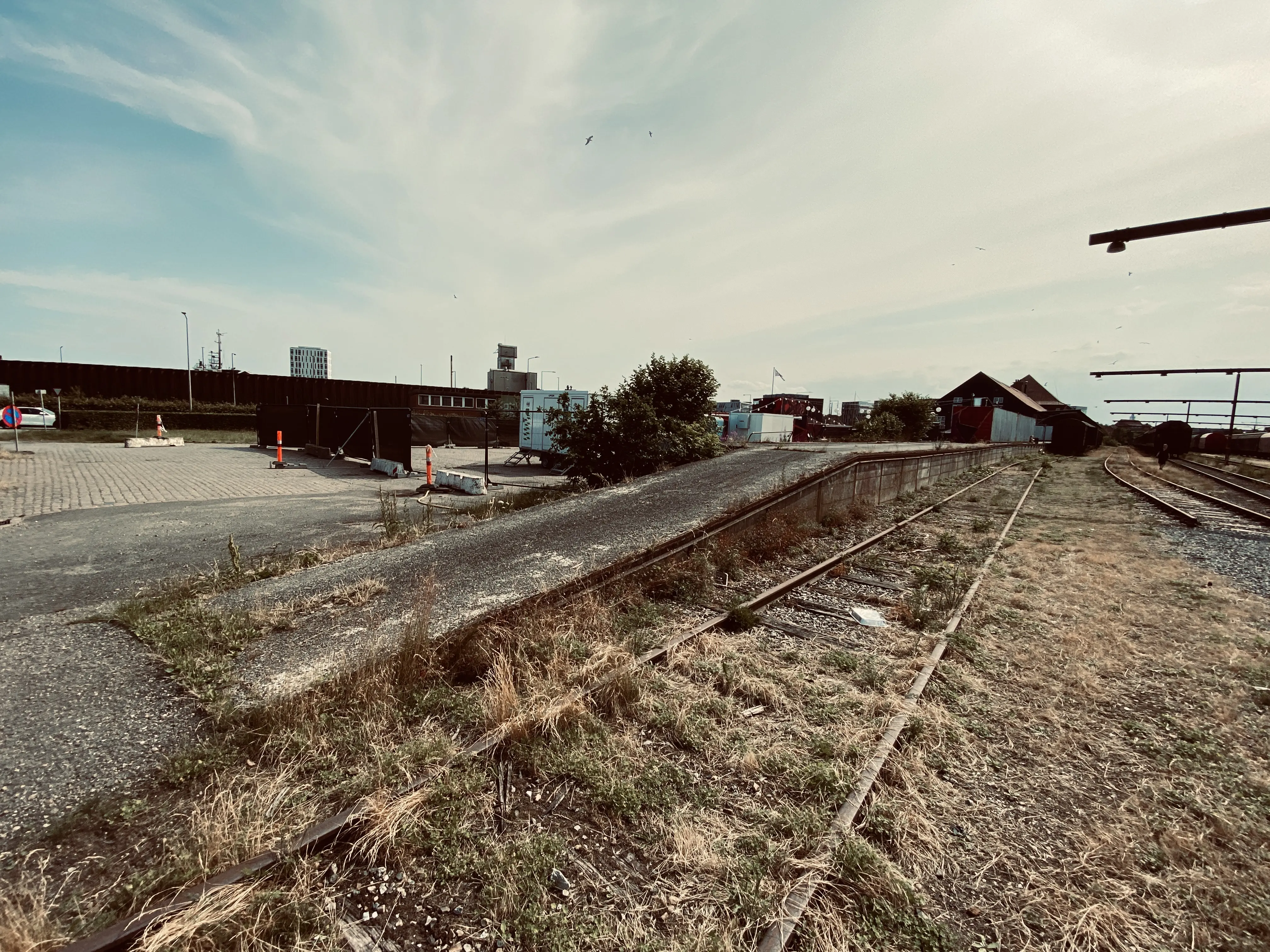 Billede af Kolding Godsbanegårds læsserampe. Billede af Kolding Godsbanegårds læsserampe.