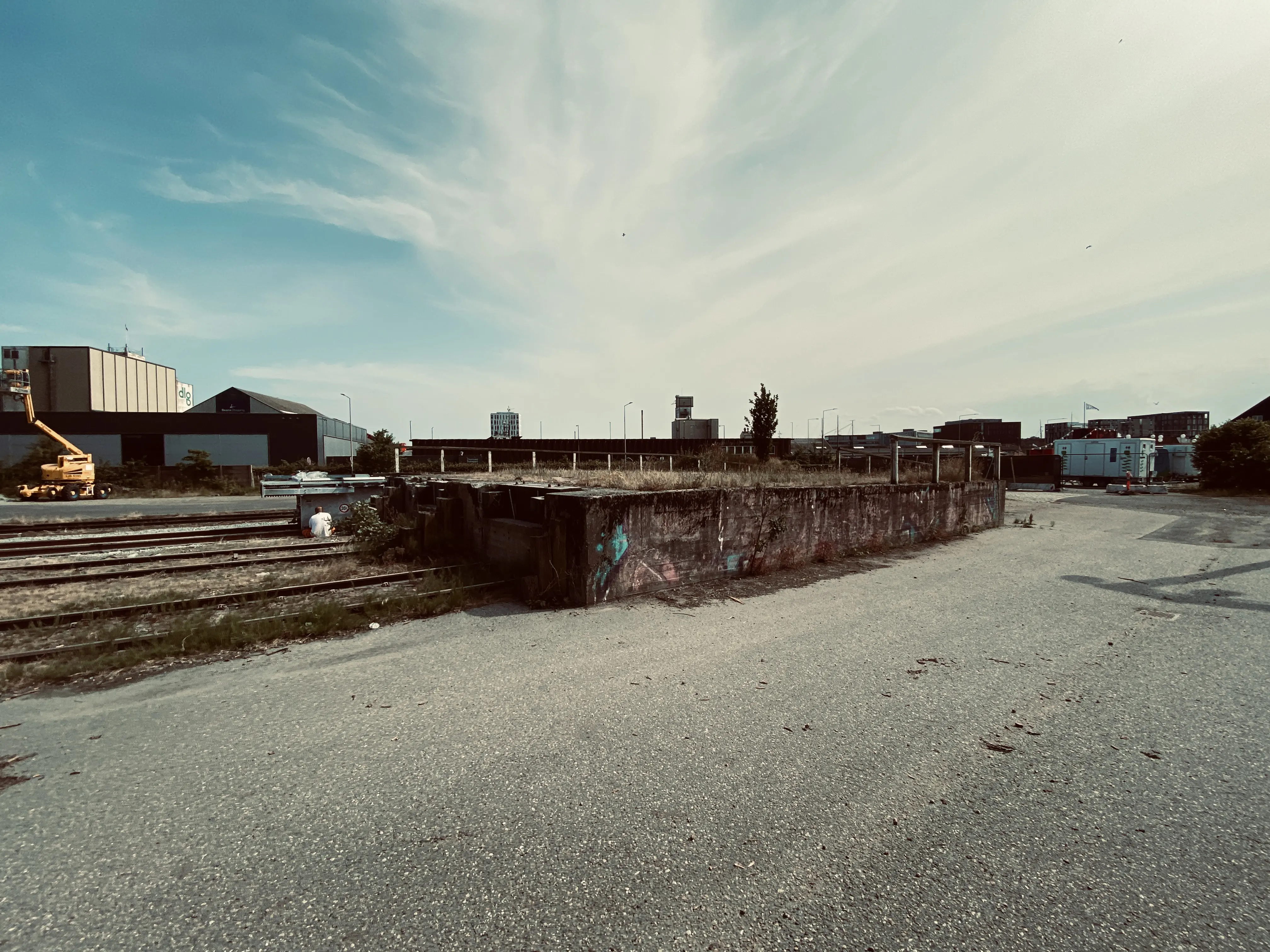 Billede af Kolding Godsbanegårds læsserampe. Billede af Kolding Godsbanegårds læsserampe.