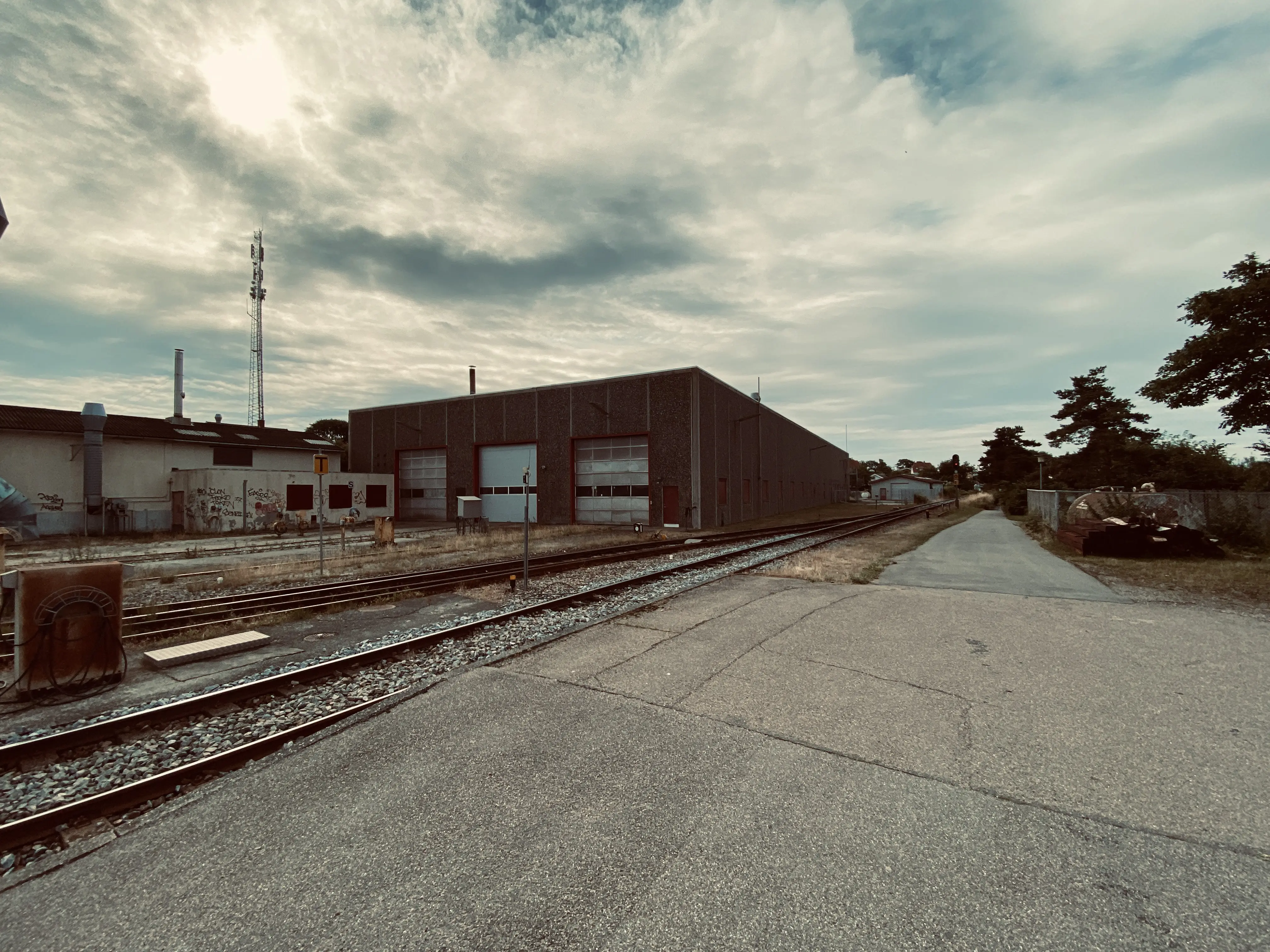 Billede af Hundested Stations remise. Billede af Hundested Stations remise.