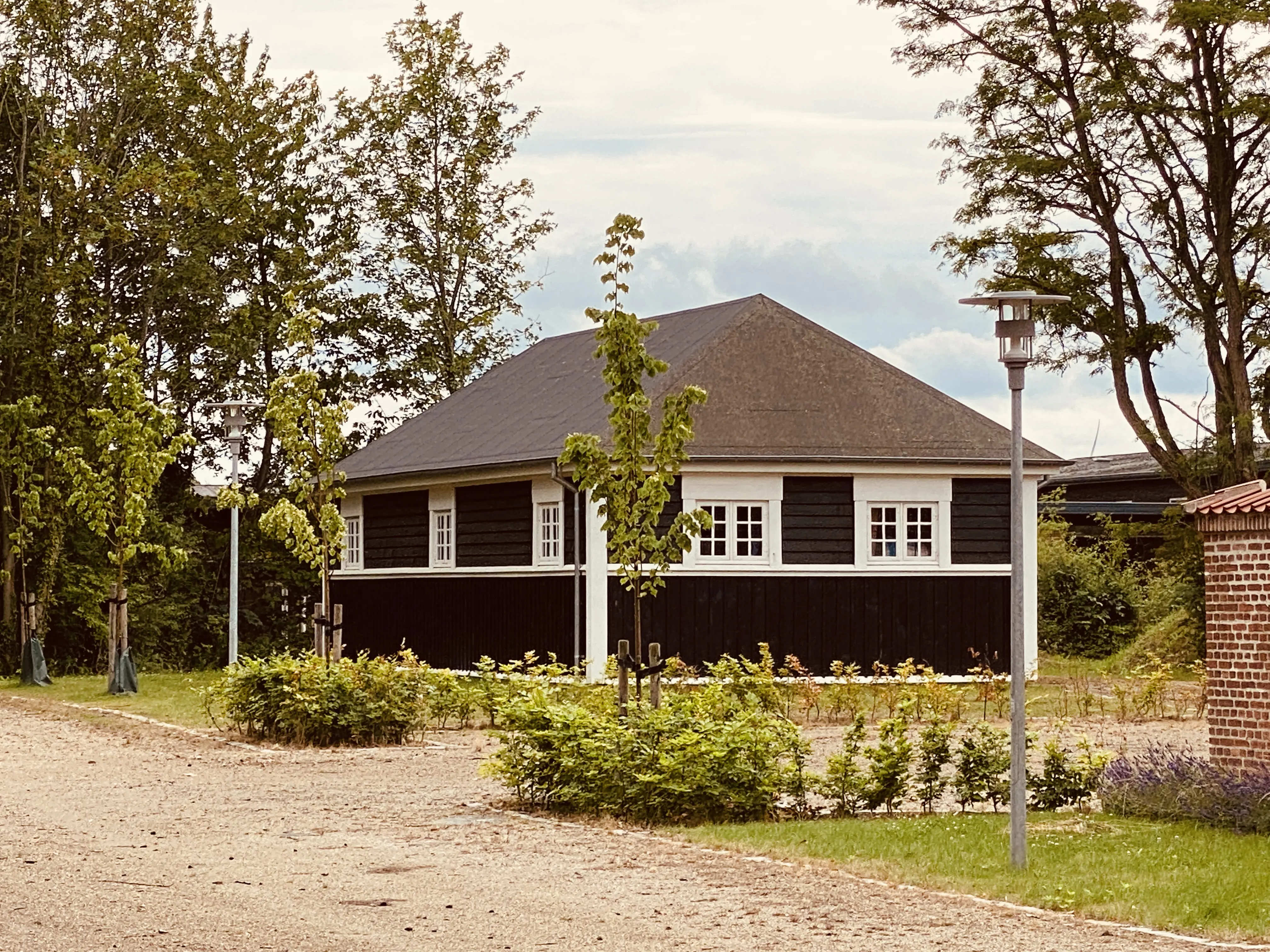 Billede af Mern Stations varehus. Billede af Mern Stations varehus.