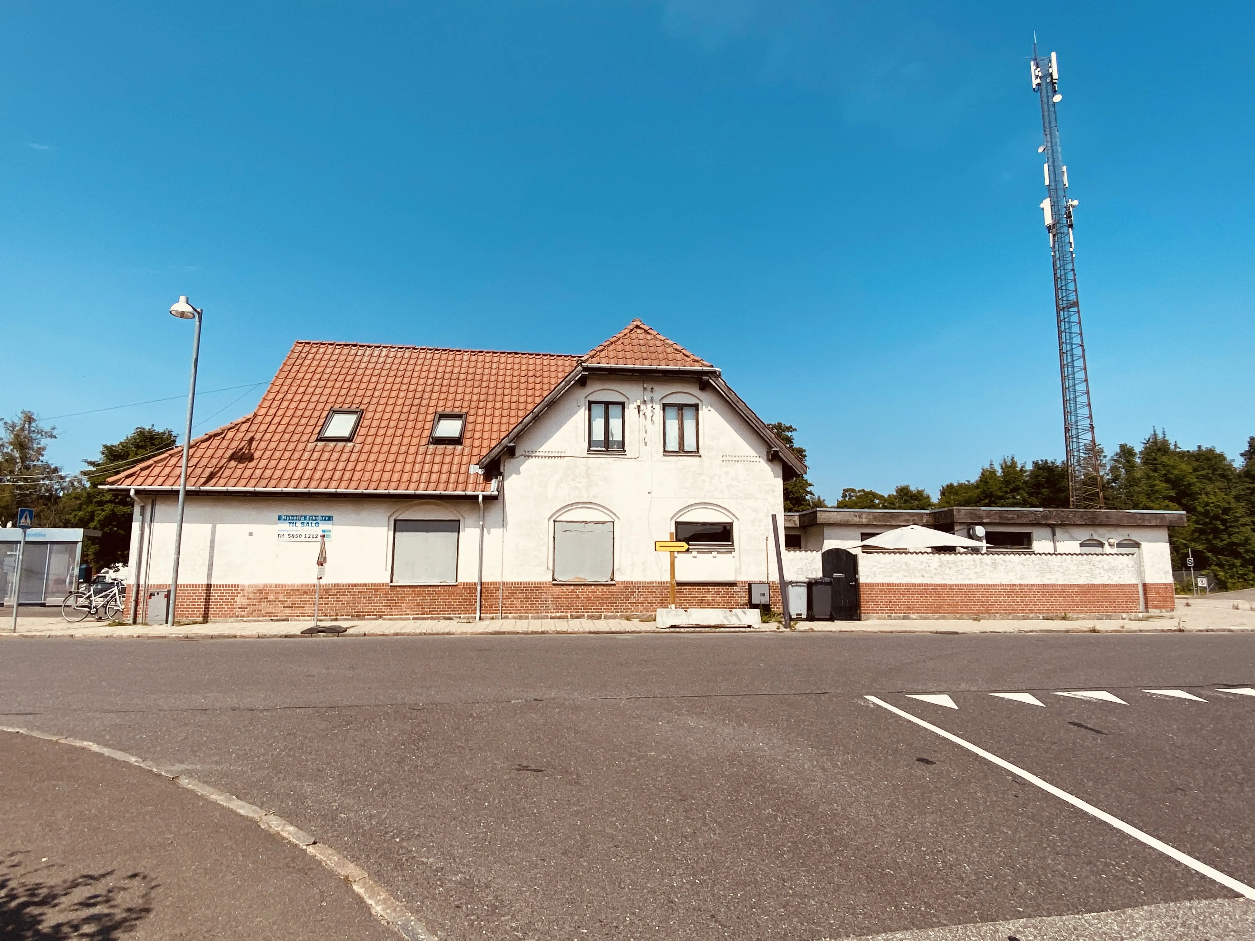 Billede af Stenlille Station set fra vejsiden. Billede af Stenlille Station set fra vejsiden.