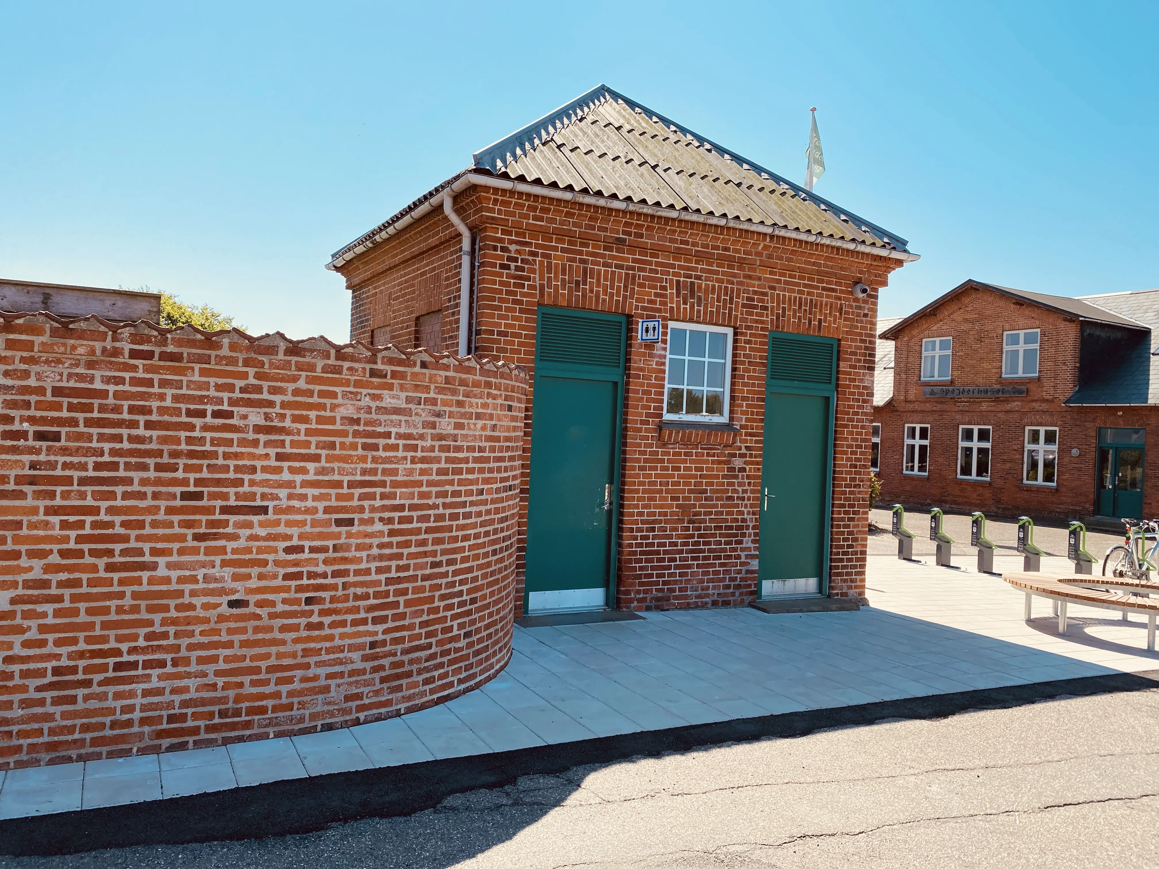 Billede af Lemvig Stations retirade. Billede af Lemvig Stations retirade.