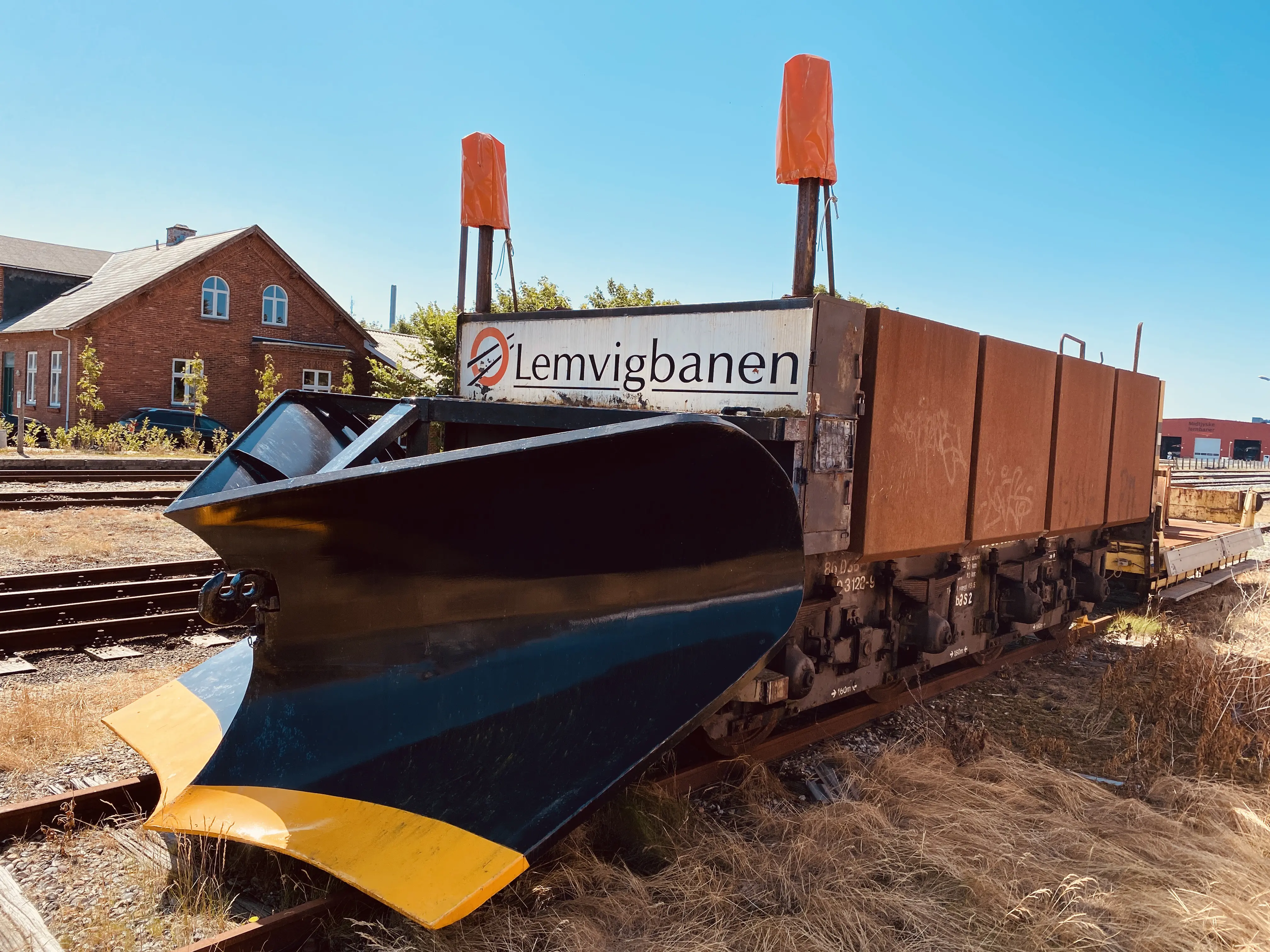 Billede af sneplov ud for Lemvig Station. Billede af sneplov ud for Lemvig Station.