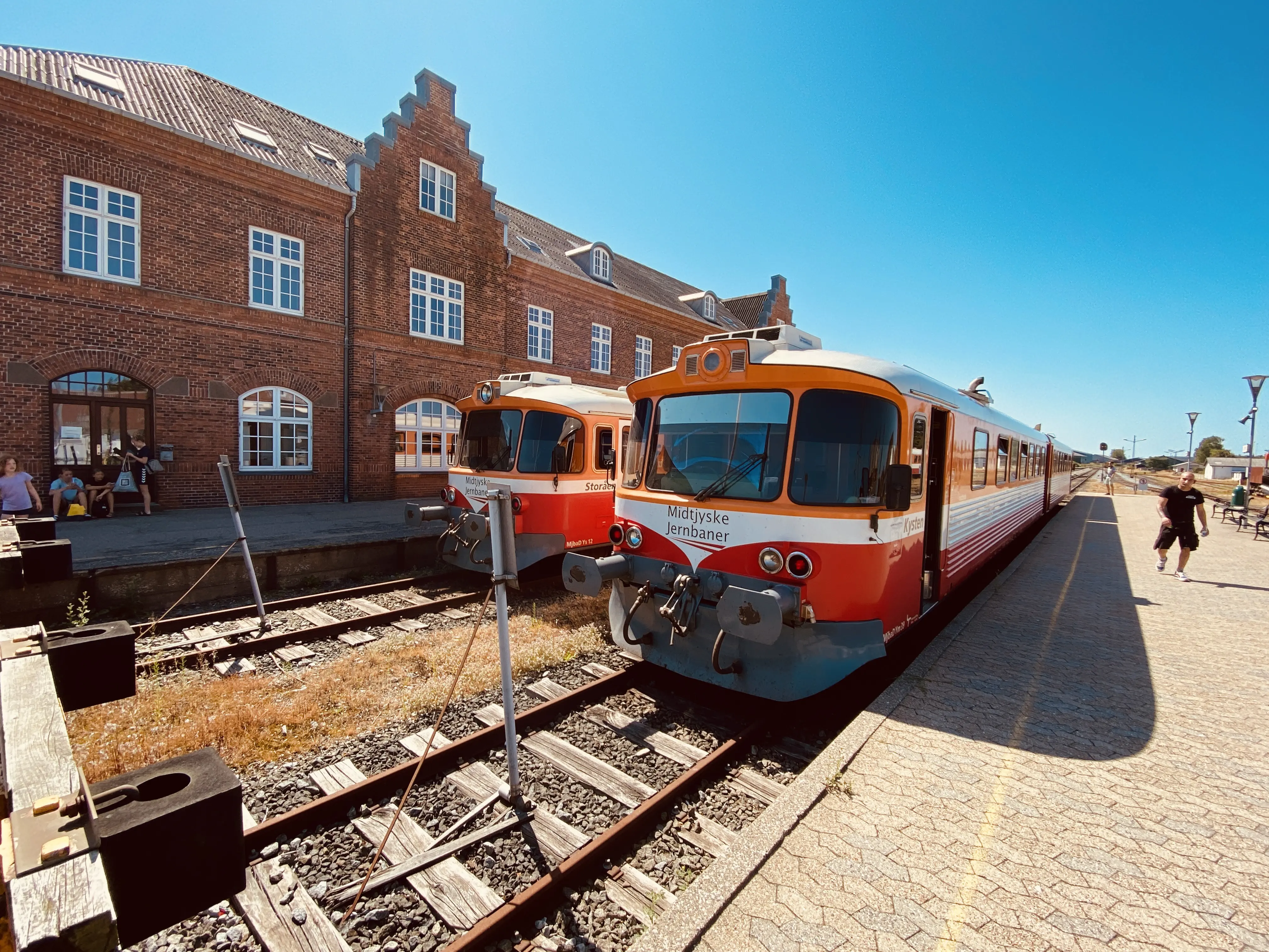 Billede af "Kysten" (MjbaD YM 39) og oprindelig OHJ YM 57 - her fotograferet ud for Lemvig Station. Billede af "Kysten" (MjbaD YM 39) og oprindelig OHJ YM 57 - her fotograferet ud for Lemvig Station.