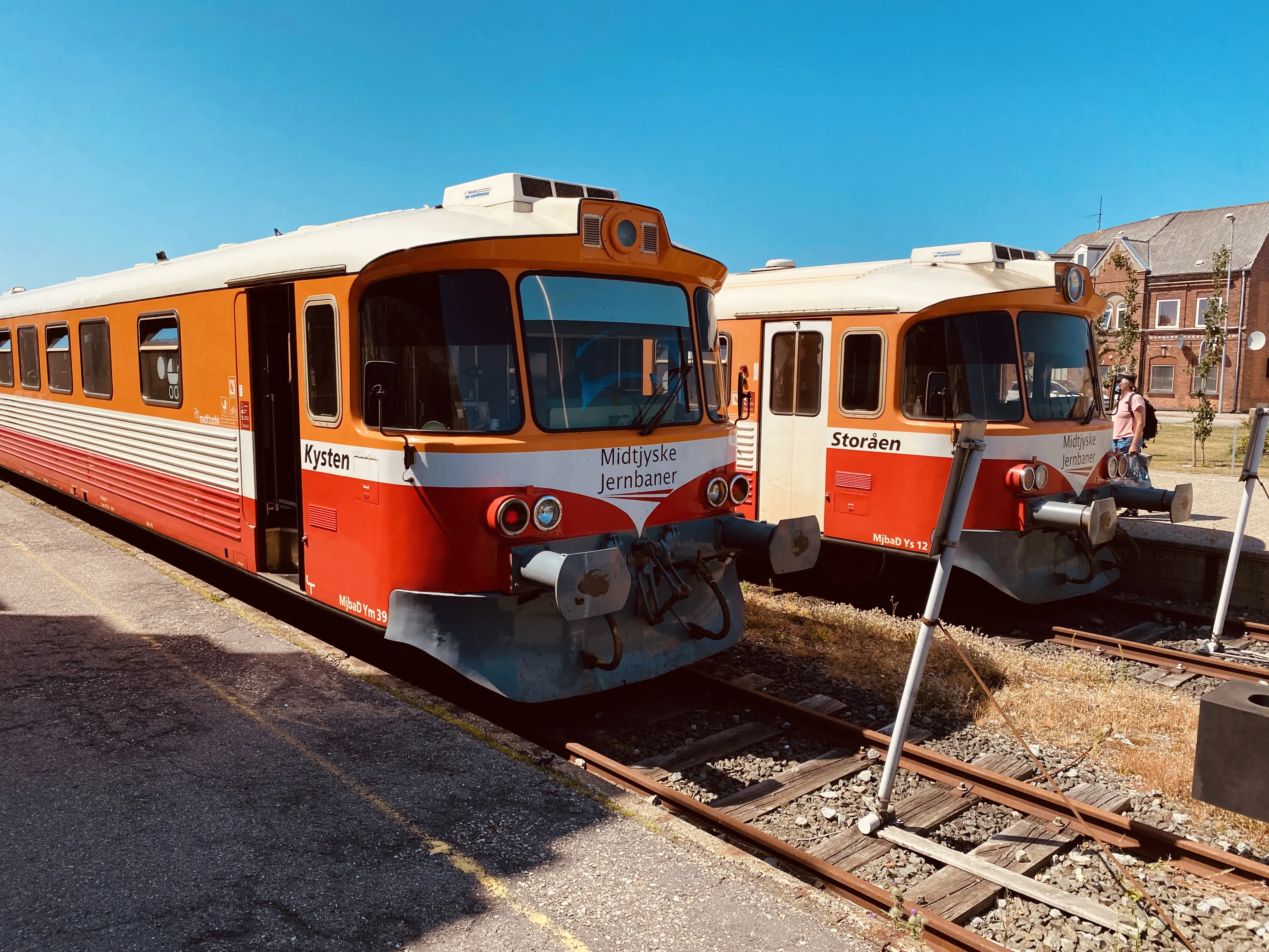 Billede af tog ud for Lemvig Station. Billede af tog ud for Lemvig Station.