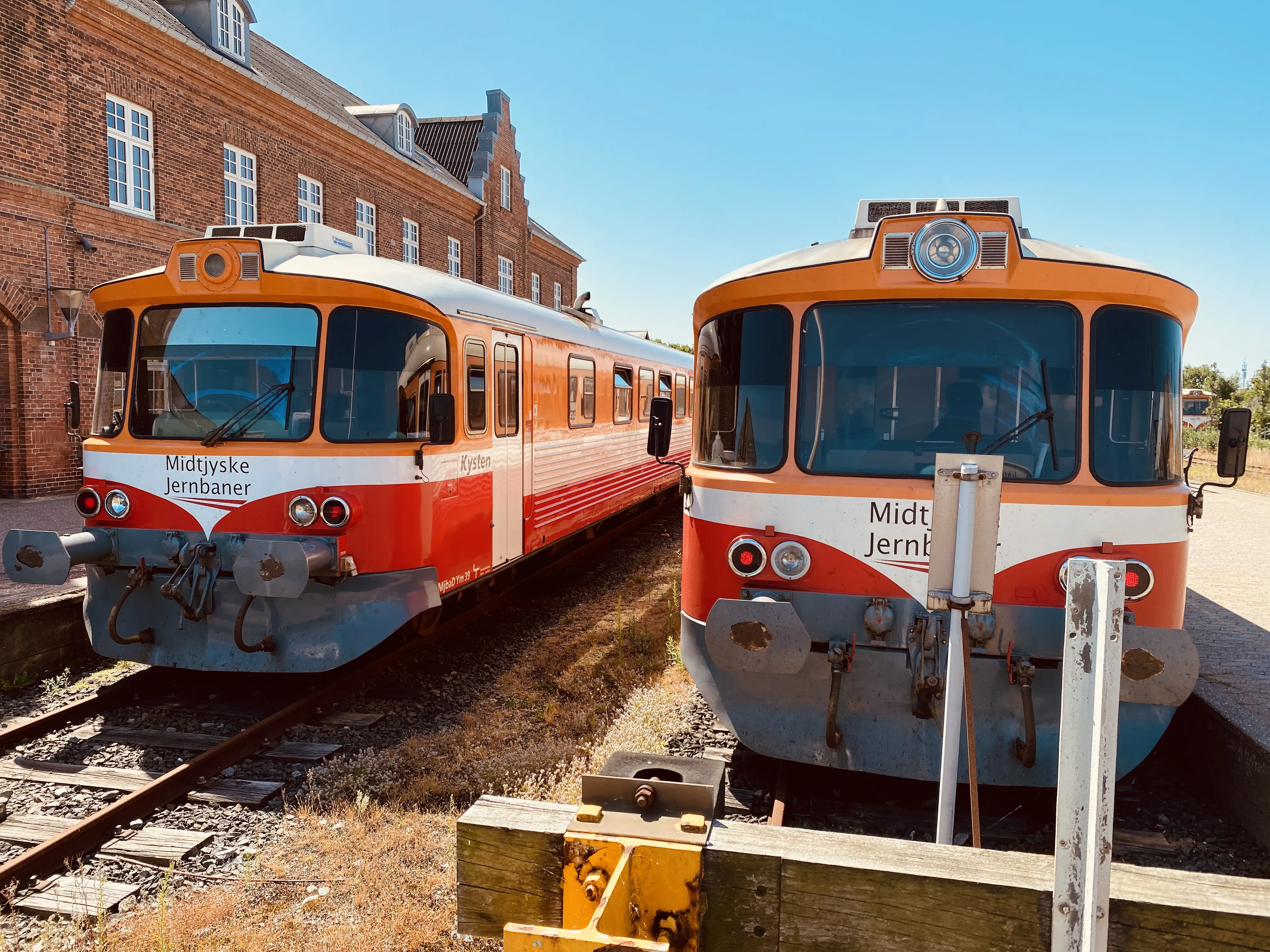 Billede af tog ud for Lemvig Station. Billede af tog ud for Lemvig Station.