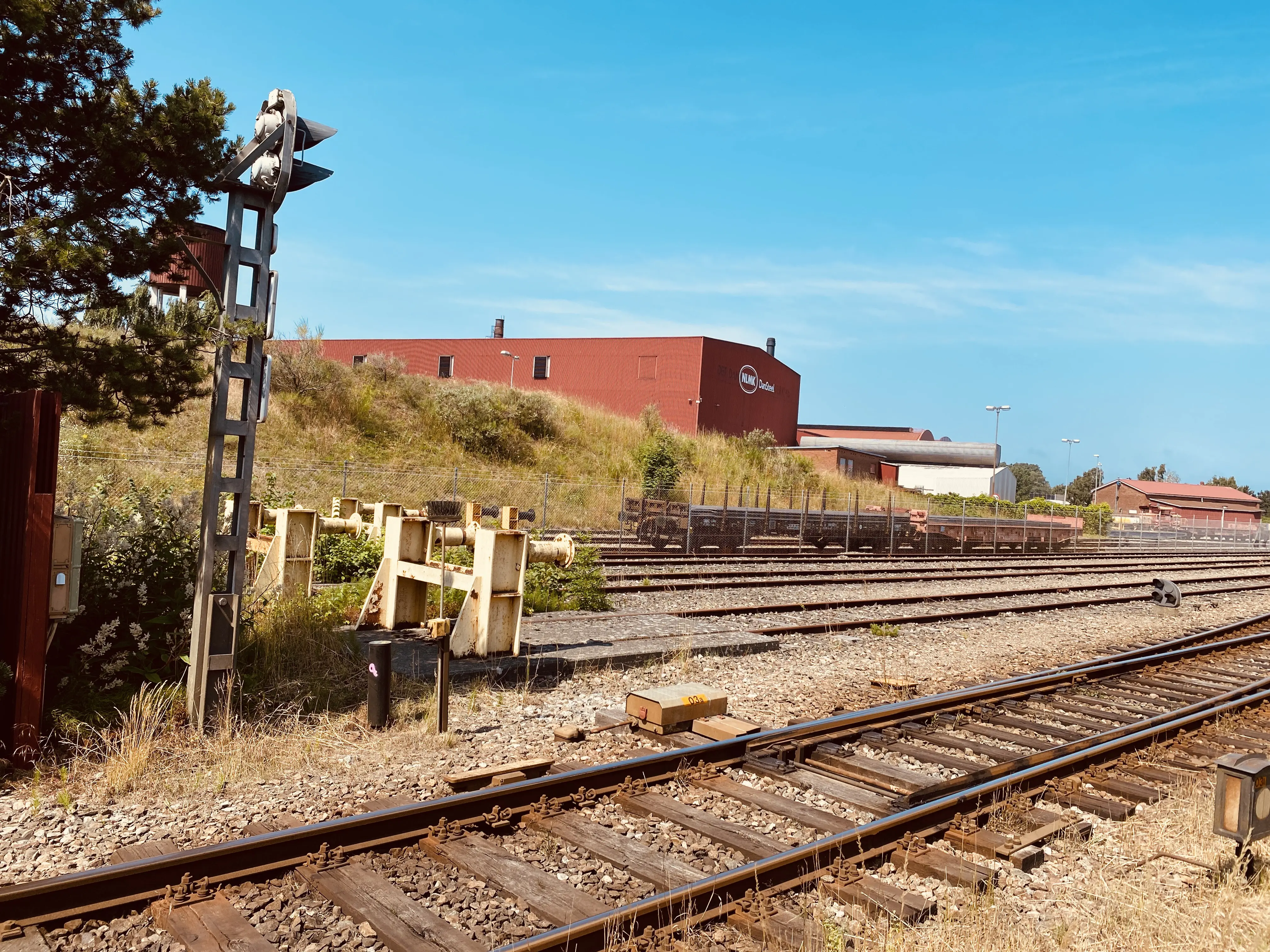 Billede af Frederiksværk Stations ind og udkørsel. Billede af Frederiksværk Stations ind og udkørsel.