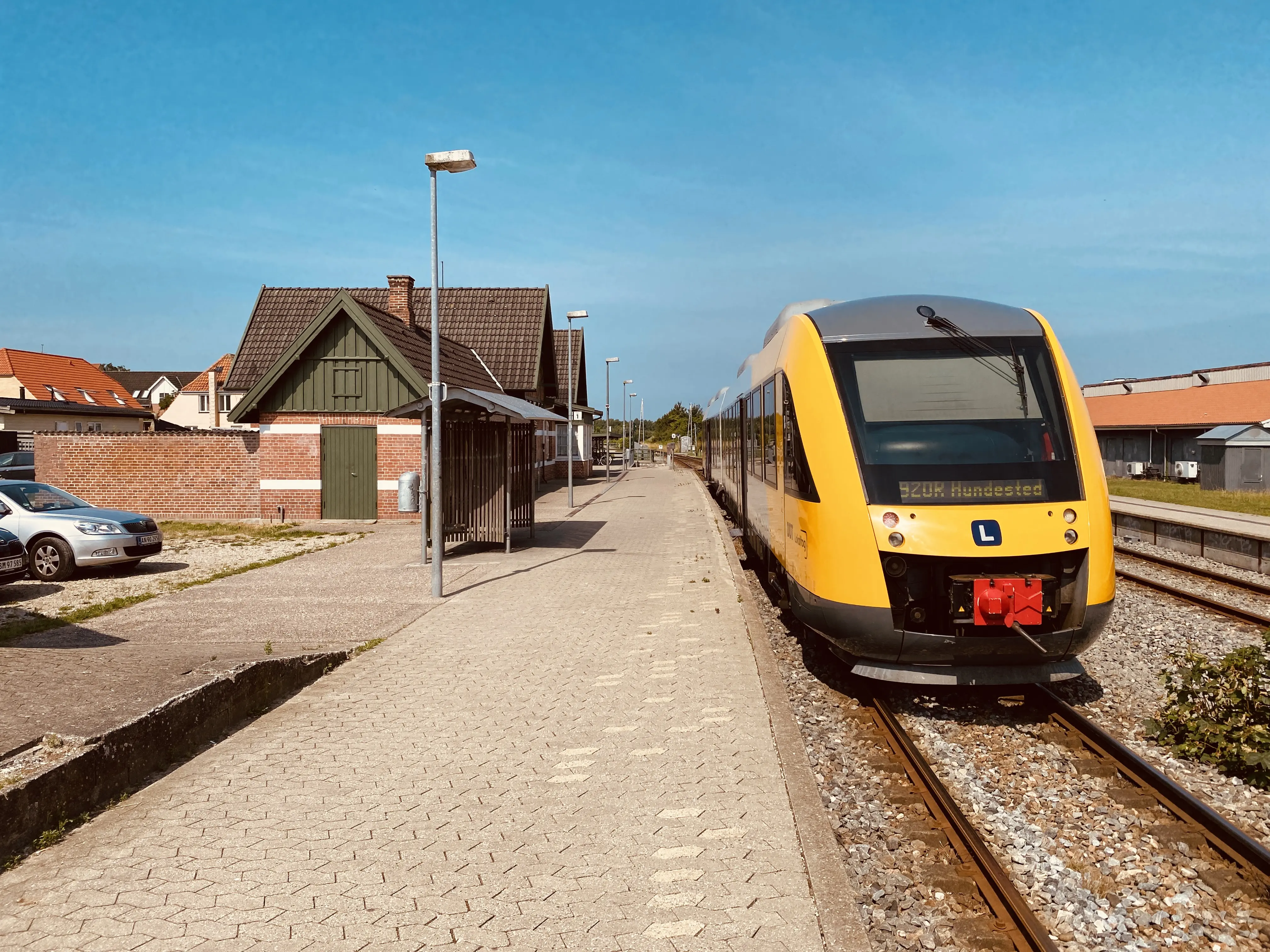 Billede af tog ud for Ølsted Station. Billede af tog ud for Ølsted Station.