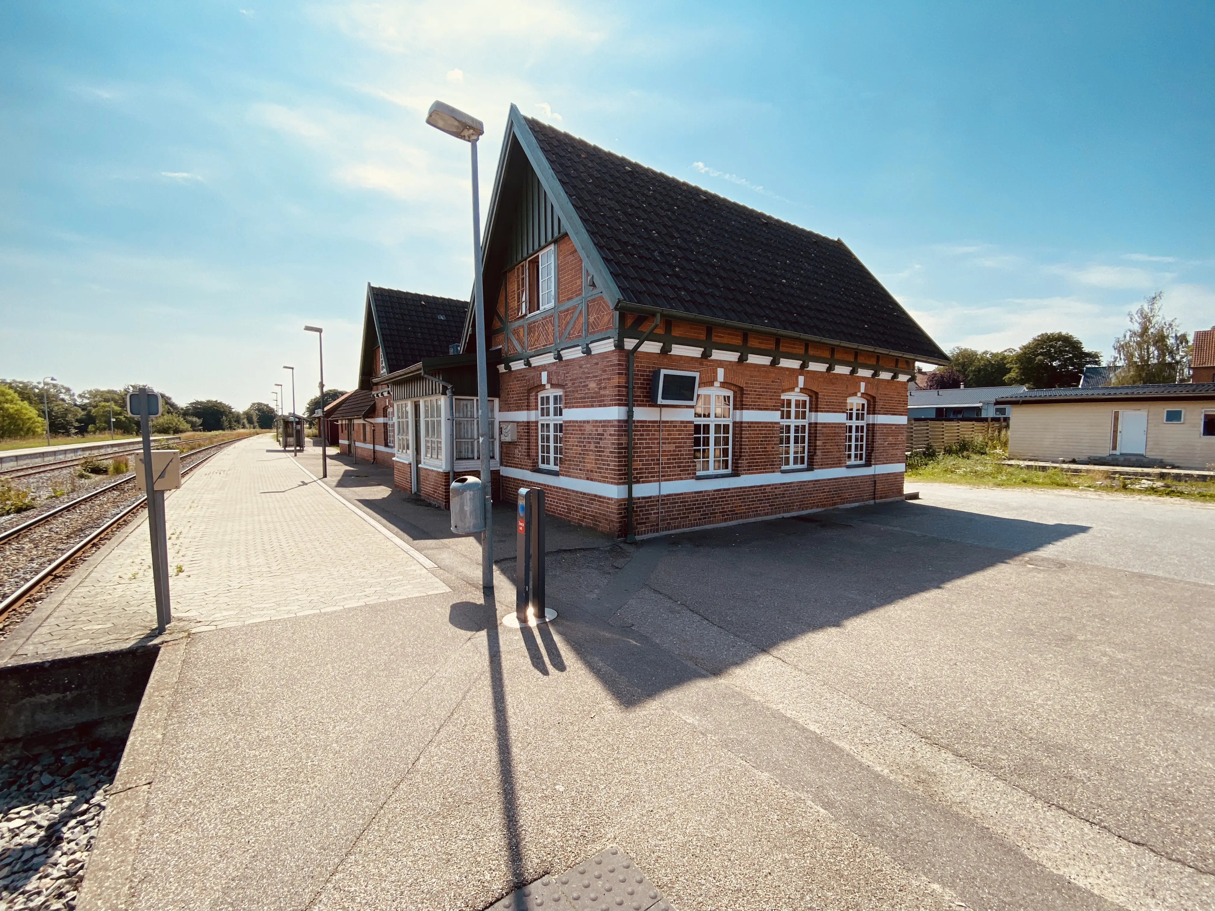 Billede af Ølsted Station set fra sporsiden.