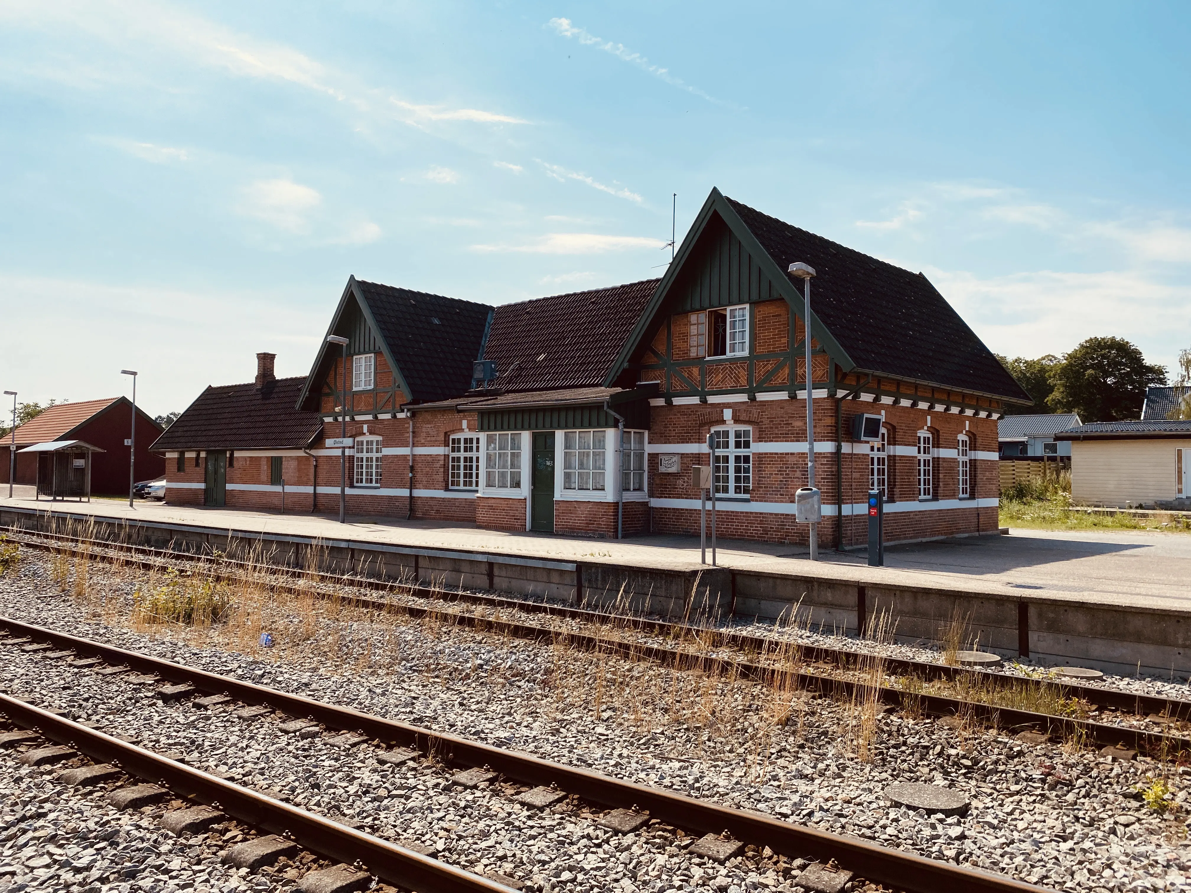 Billede af Ølsted Station set fra sporsiden.