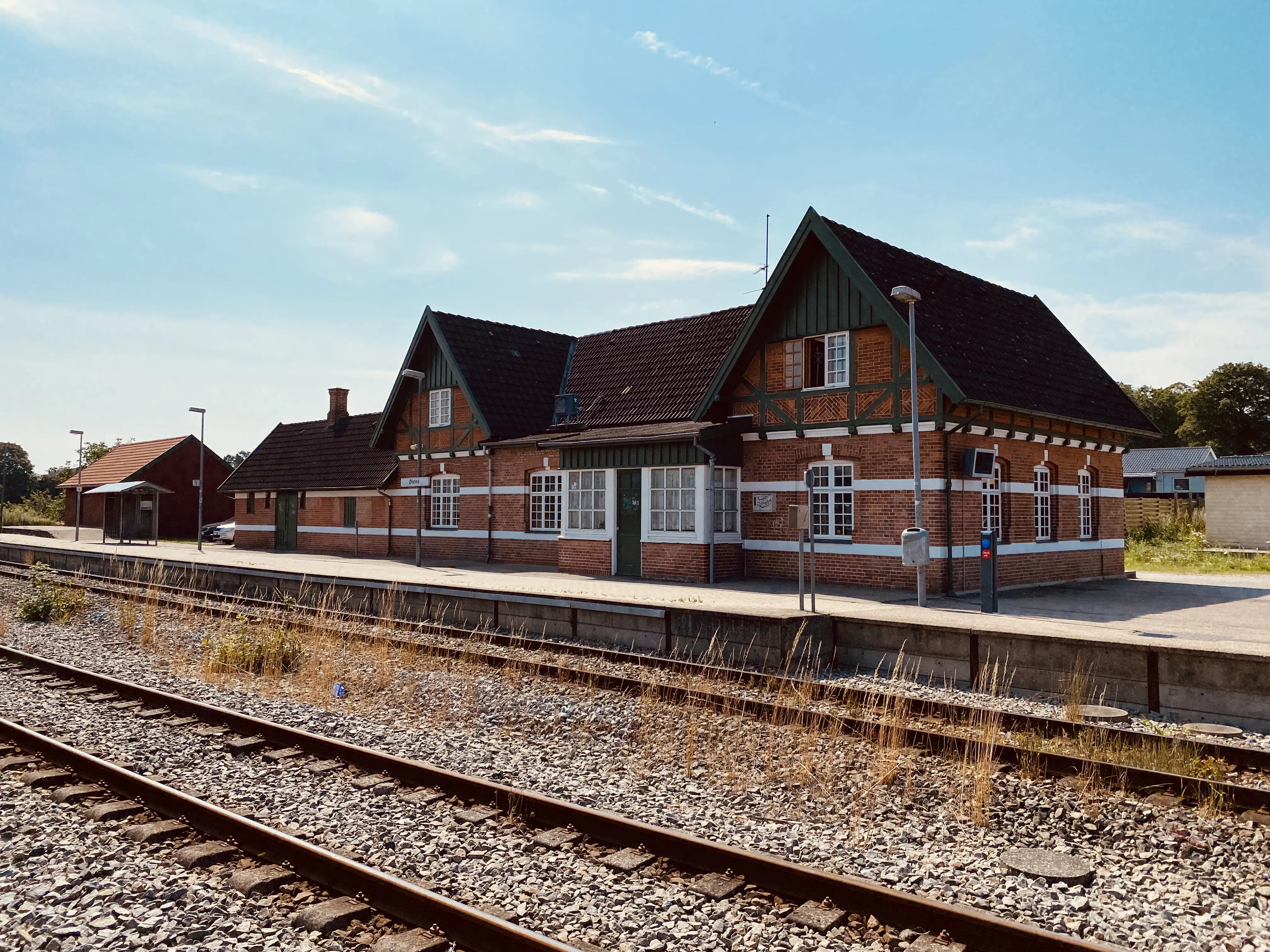 Billede af Ølsted Station set fra sporsiden.