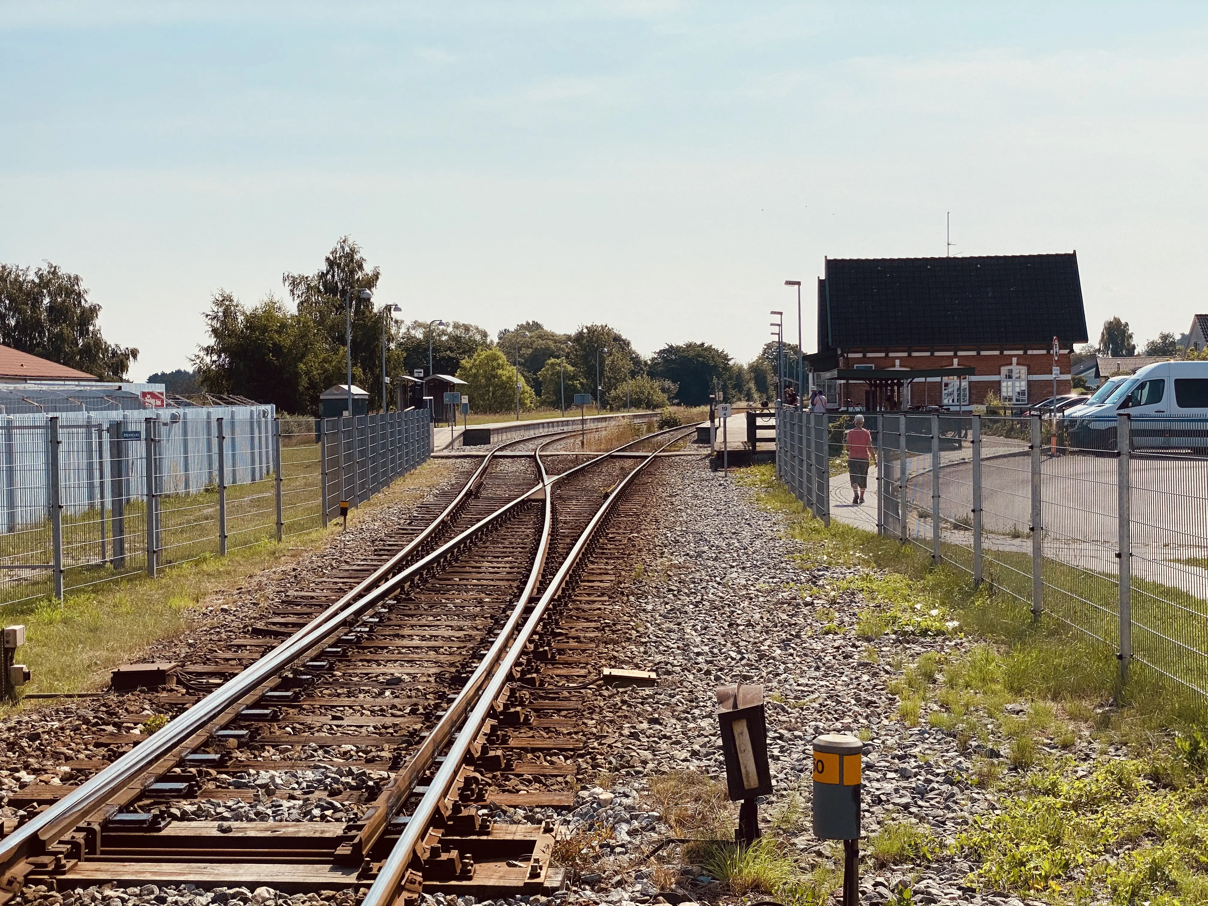 Billede af Ølsted Stations ind og udkørsel. Billede af Ølsted Stations ind og udkørsel.