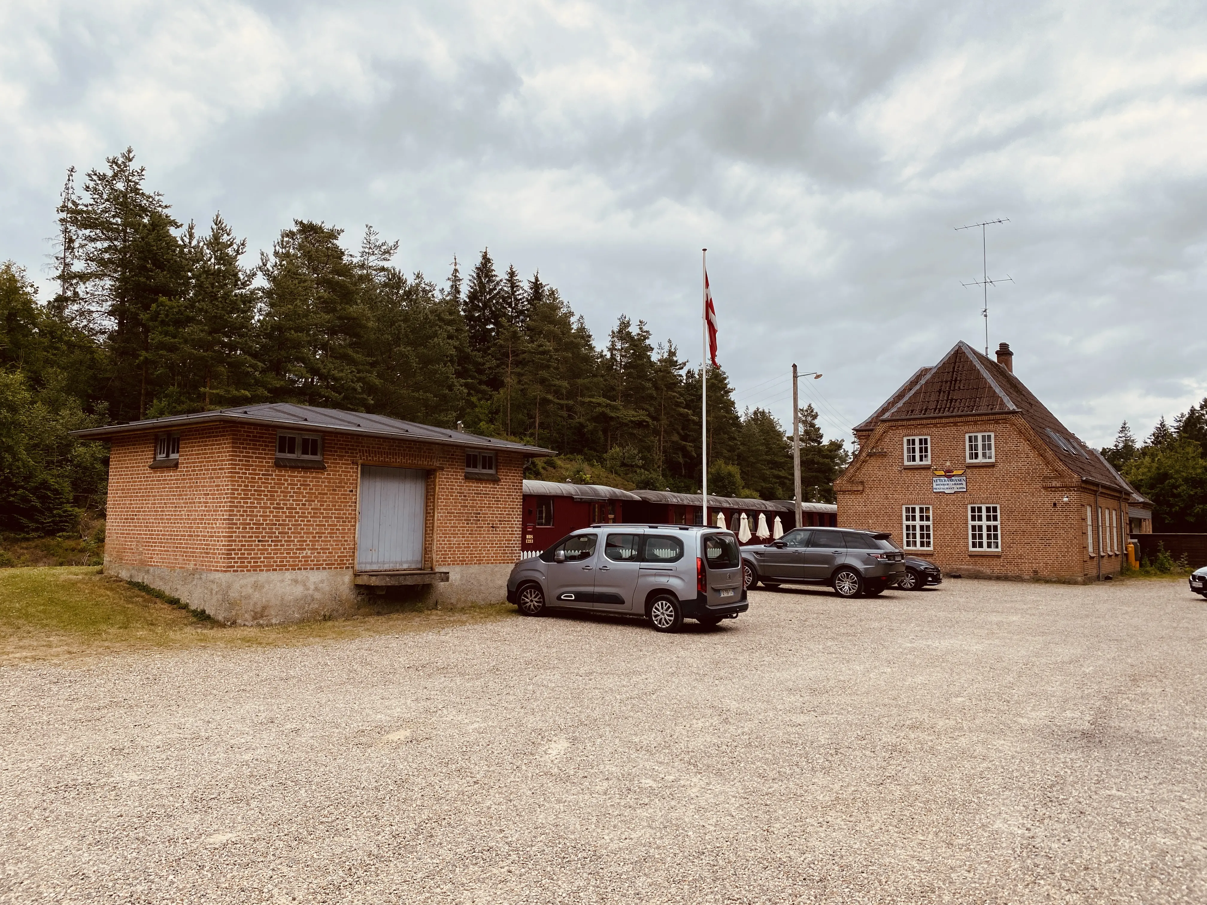Billede af Vrads Stations varehus. Billede af Vrads Stations varehus.