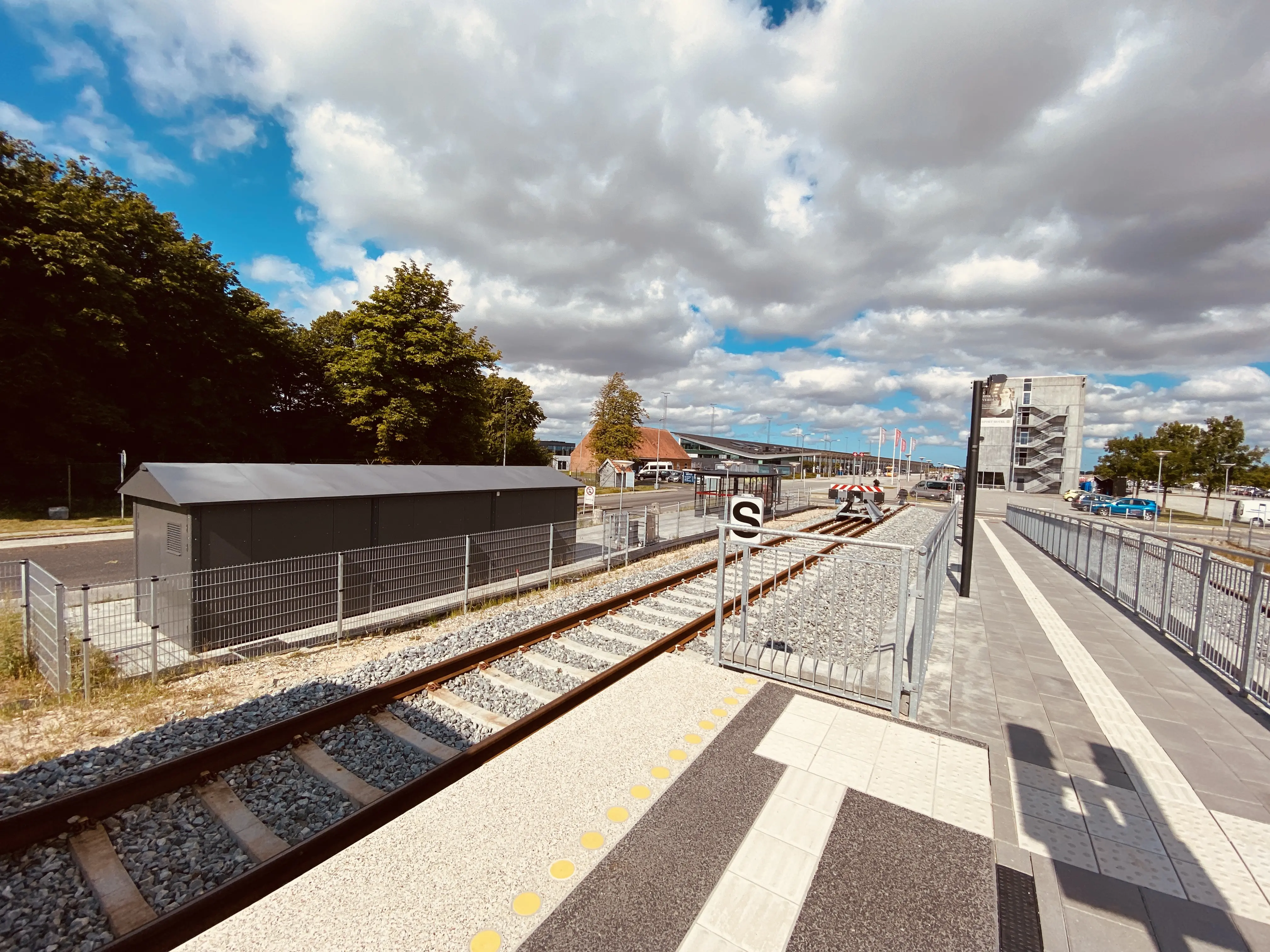 Billede af Aalborg Lufthavn Trinbræt. Billede af Aalborg Lufthavn Trinbræt.