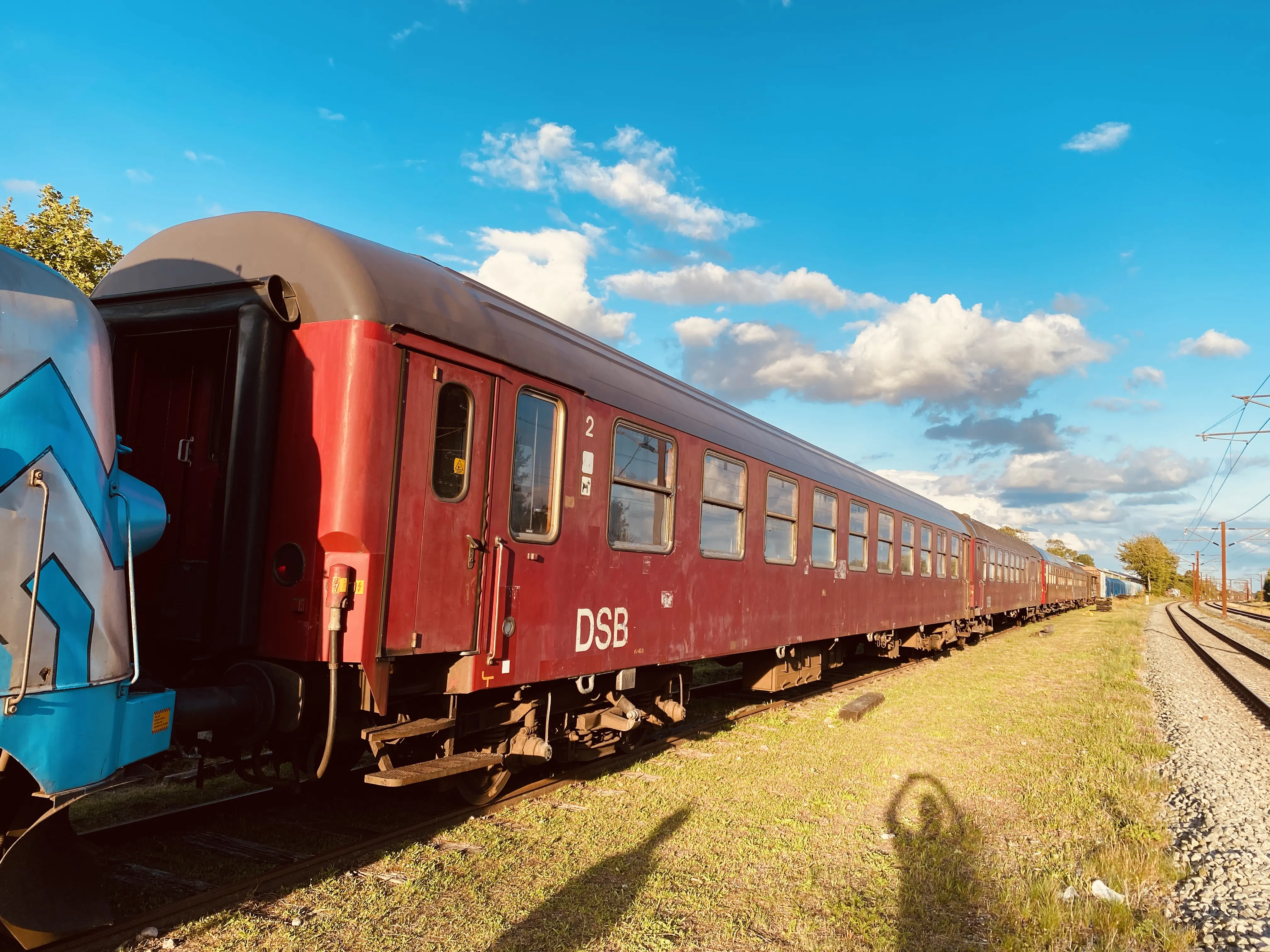 Billede af tog ud for Marslev Station. Billede af tog ud for Marslev Station.