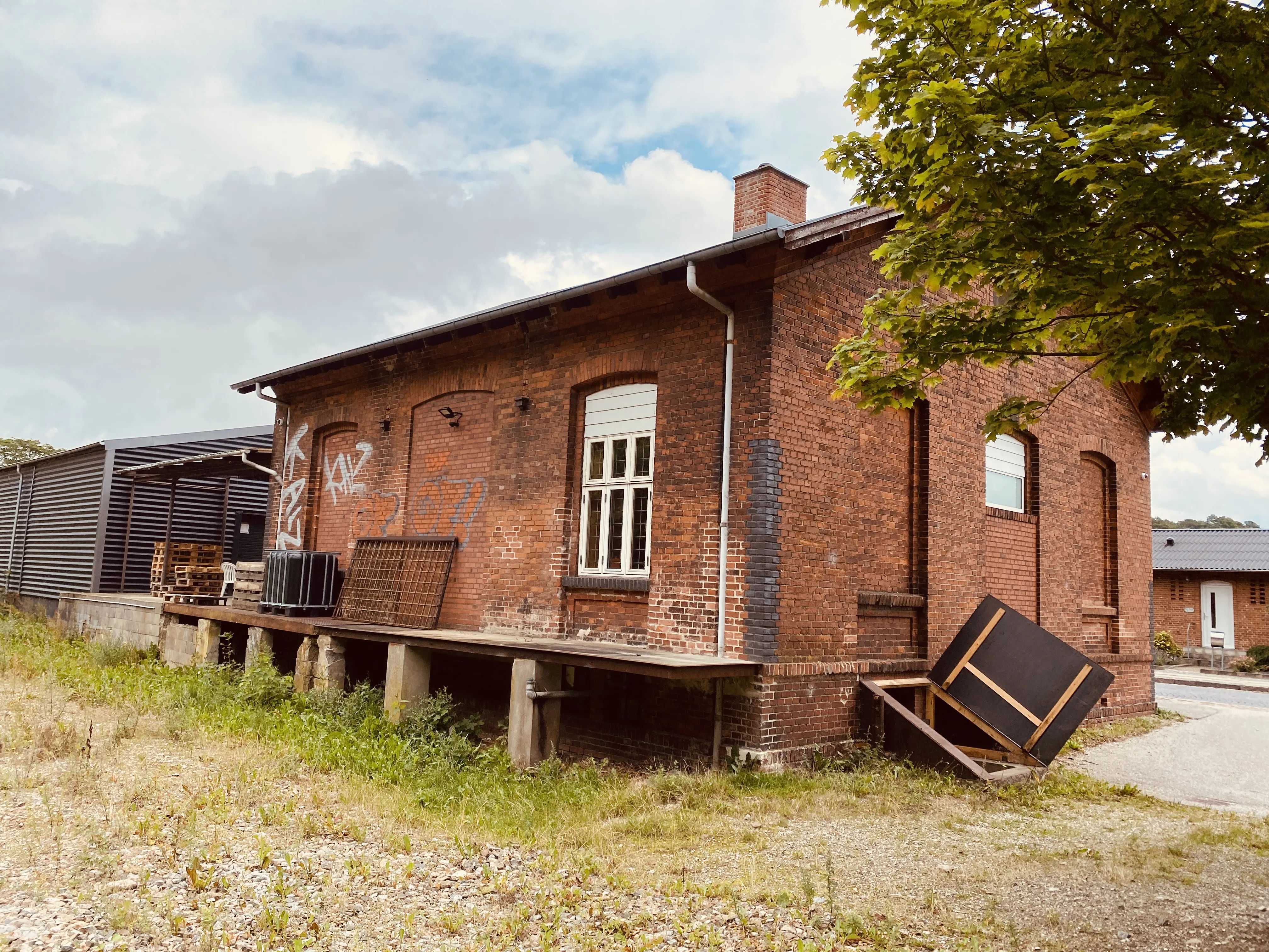 Billede af Hobro Stations varehus. Billede af Hobro Stations varehus.