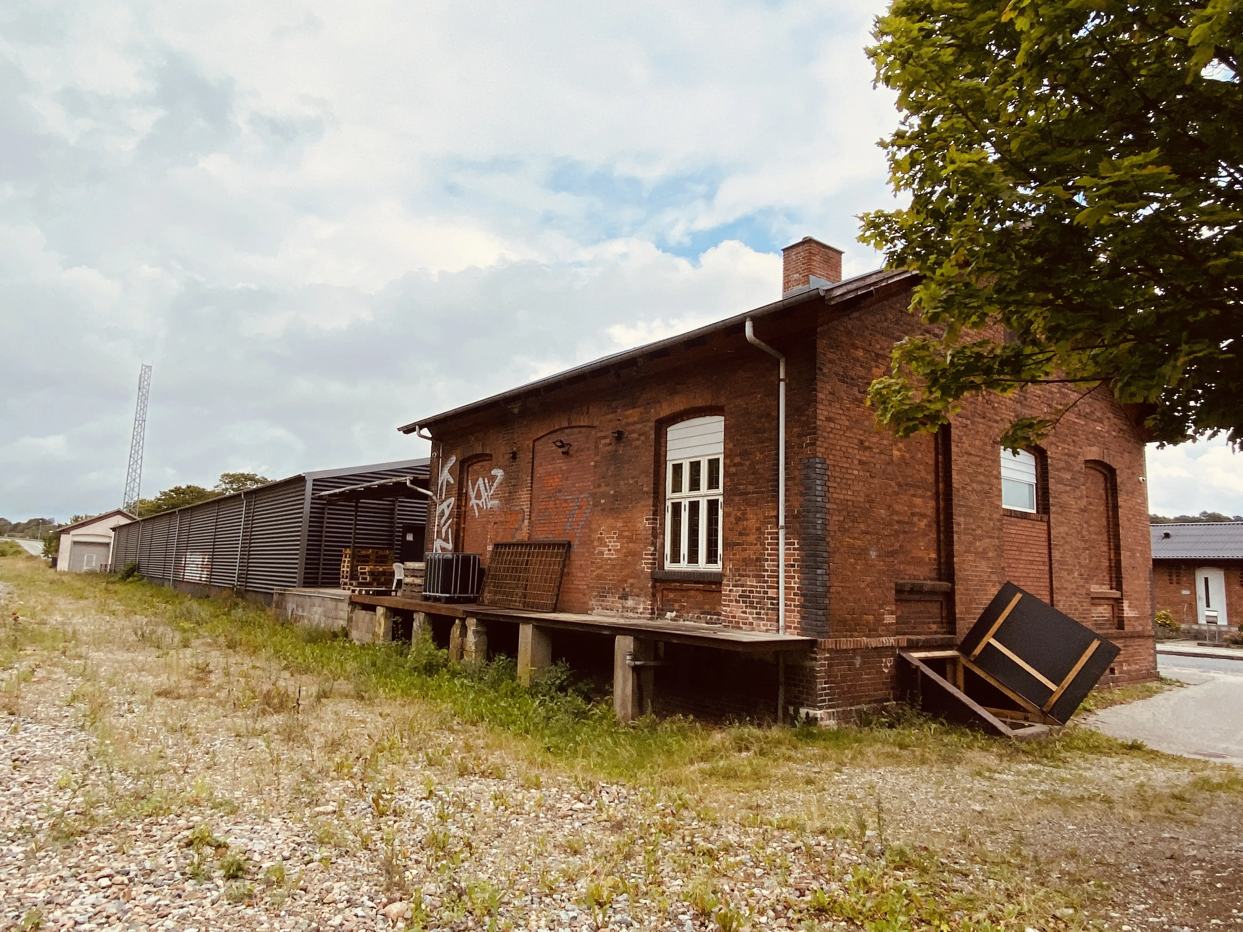 Billede af Hobro Stations varehus. Billede af Hobro Stations varehus.