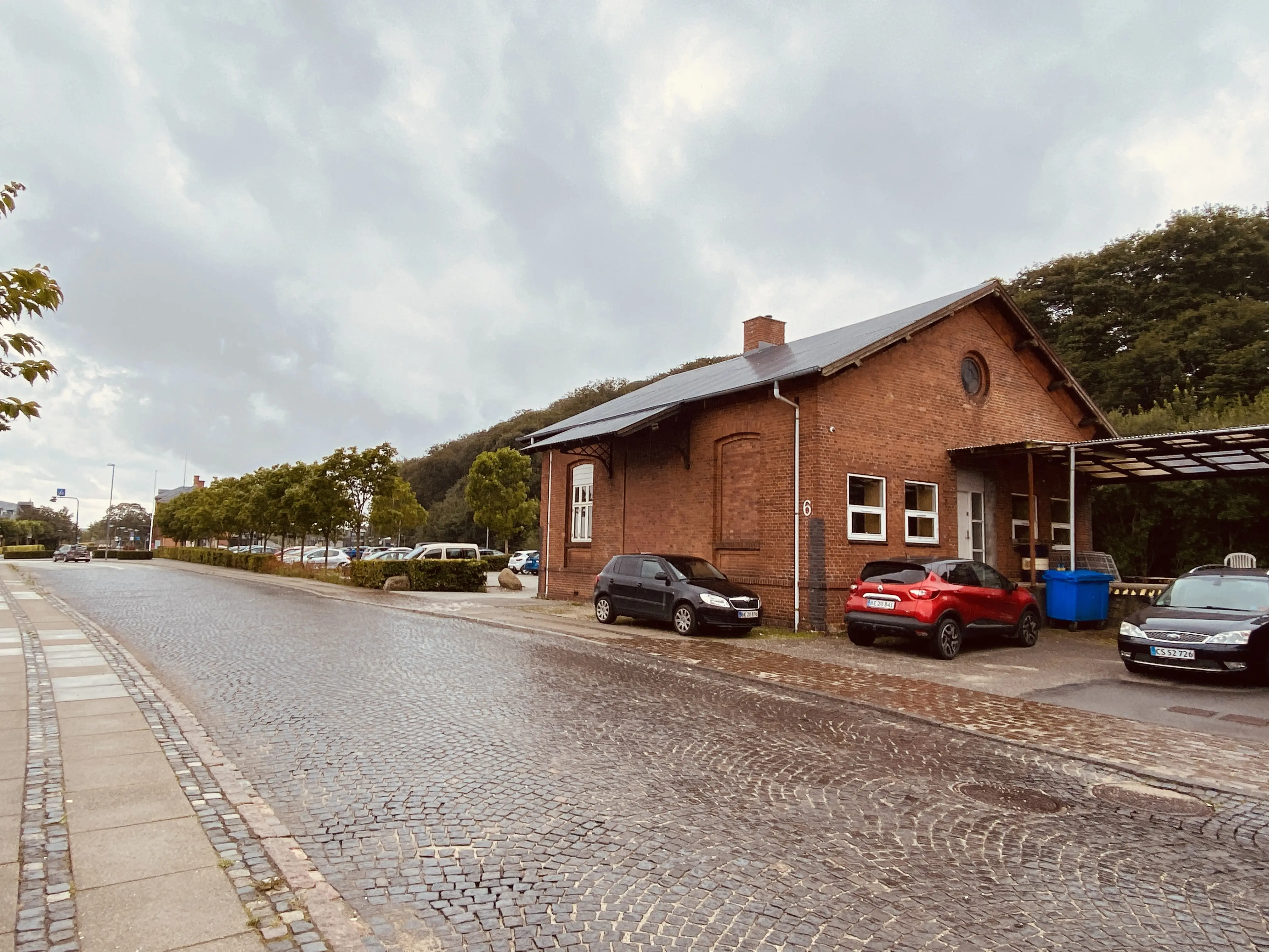 Billede af Hobro Stations varehus.