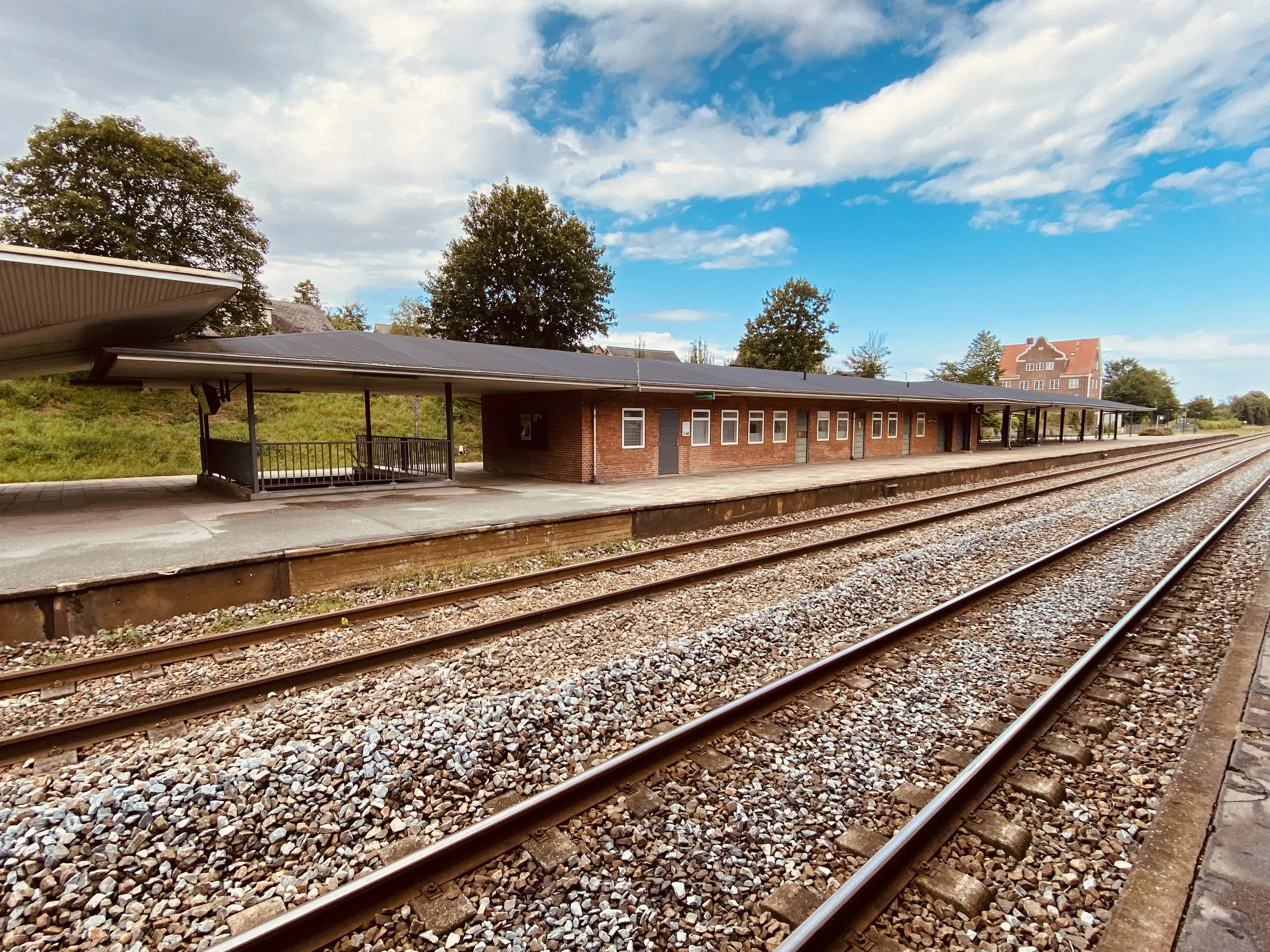 Billede af annex/opholdsbygning på Langå Station. Billede af annex/opholdsbygning på Langå Station.