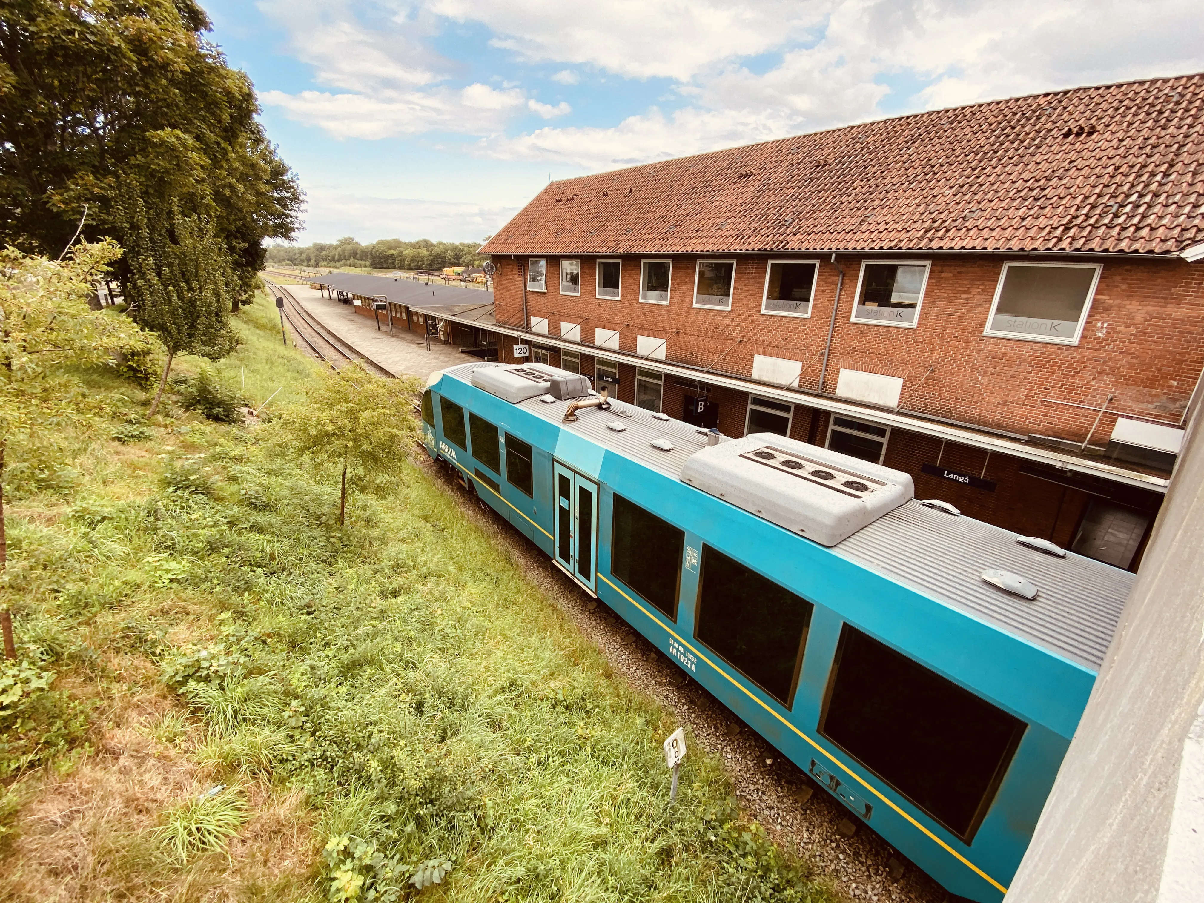 Billede af tog ud for Langå Station. Billede af tog ud for Langå Station.