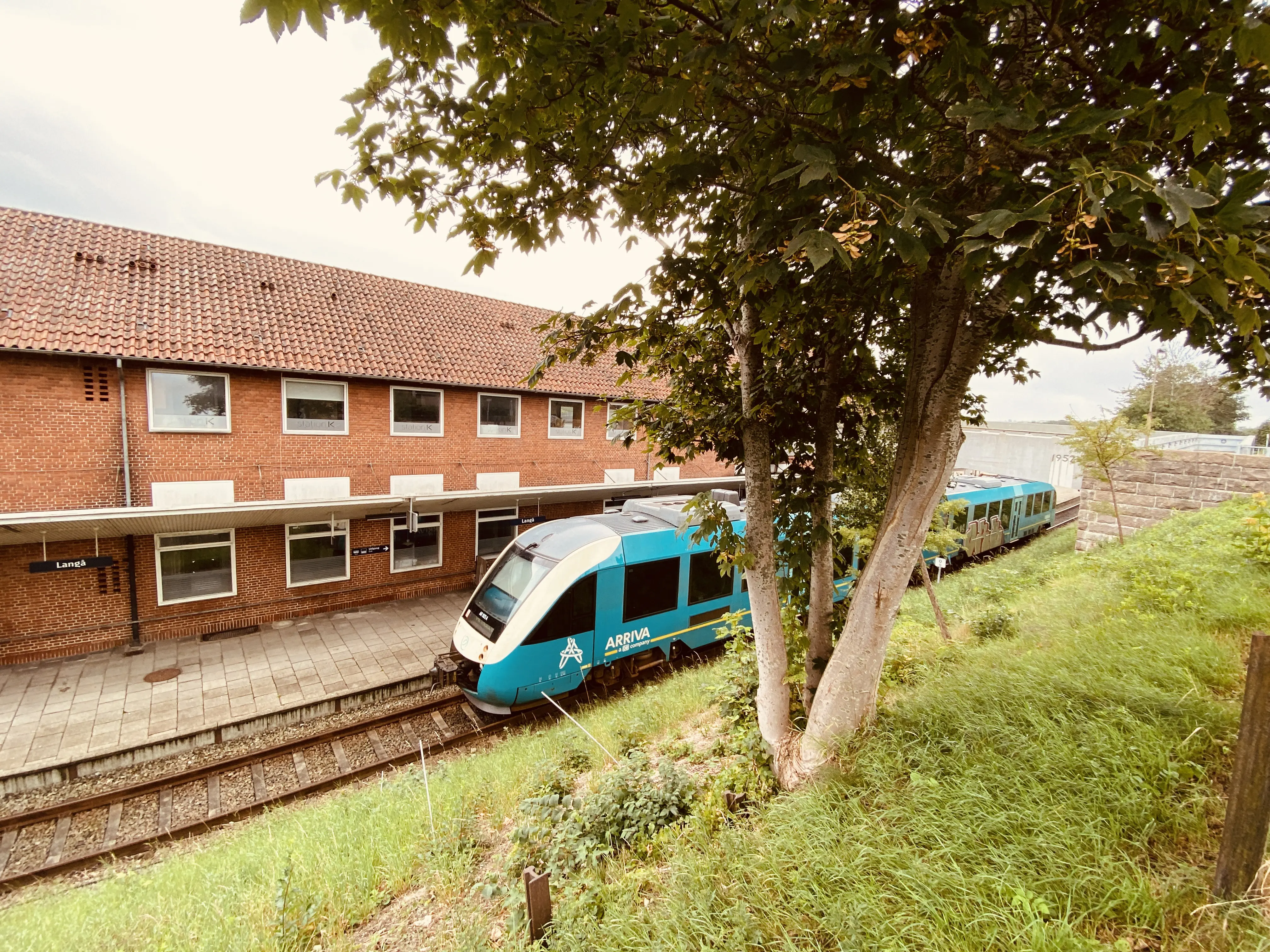 Billede af tog ud for Langå Station. Billede af tog ud for Langå Station.