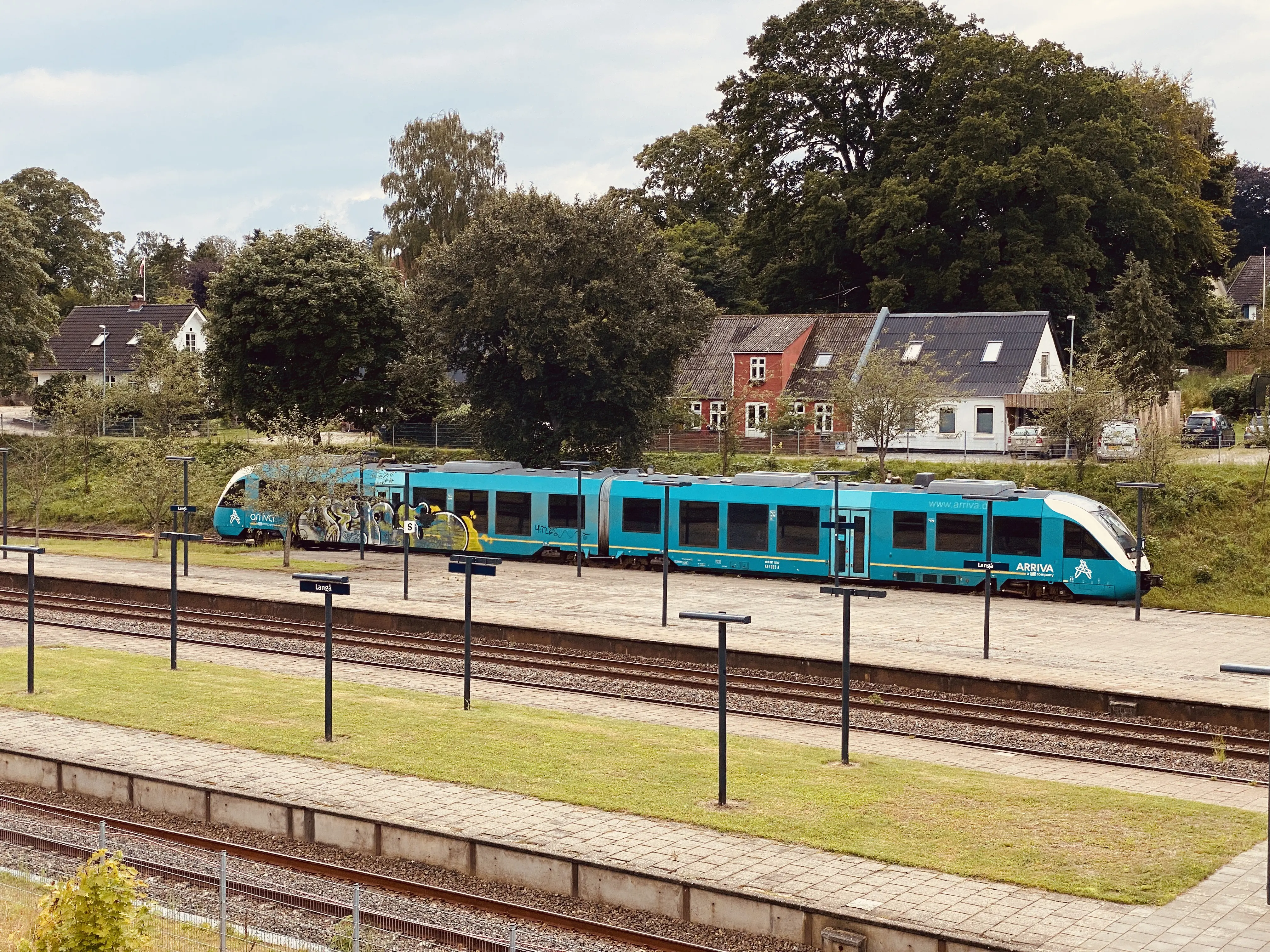 Billede af tog ud for Langå Station. Billede af tog ud for Langå Station.