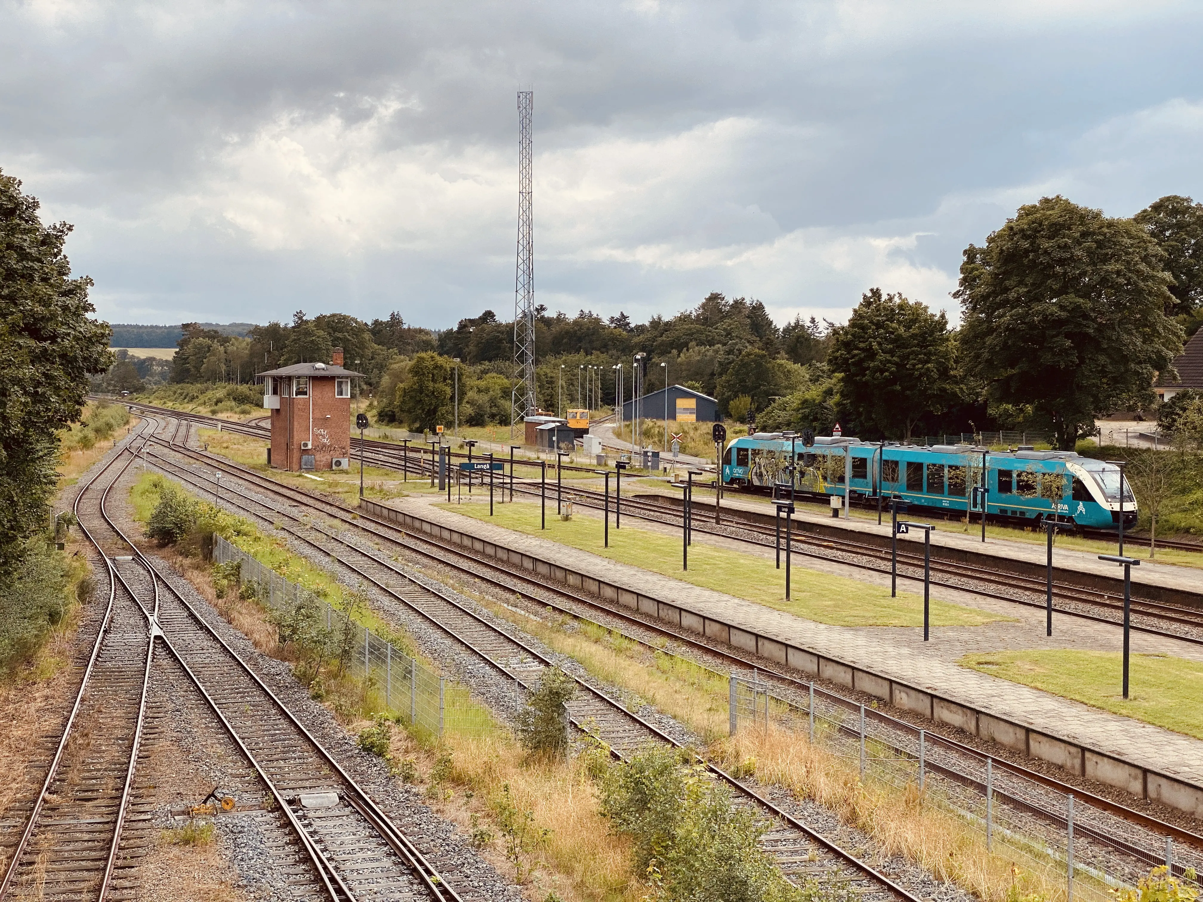 Billede af tog ud for Langå Station. Billede af tog ud for Langå Station.