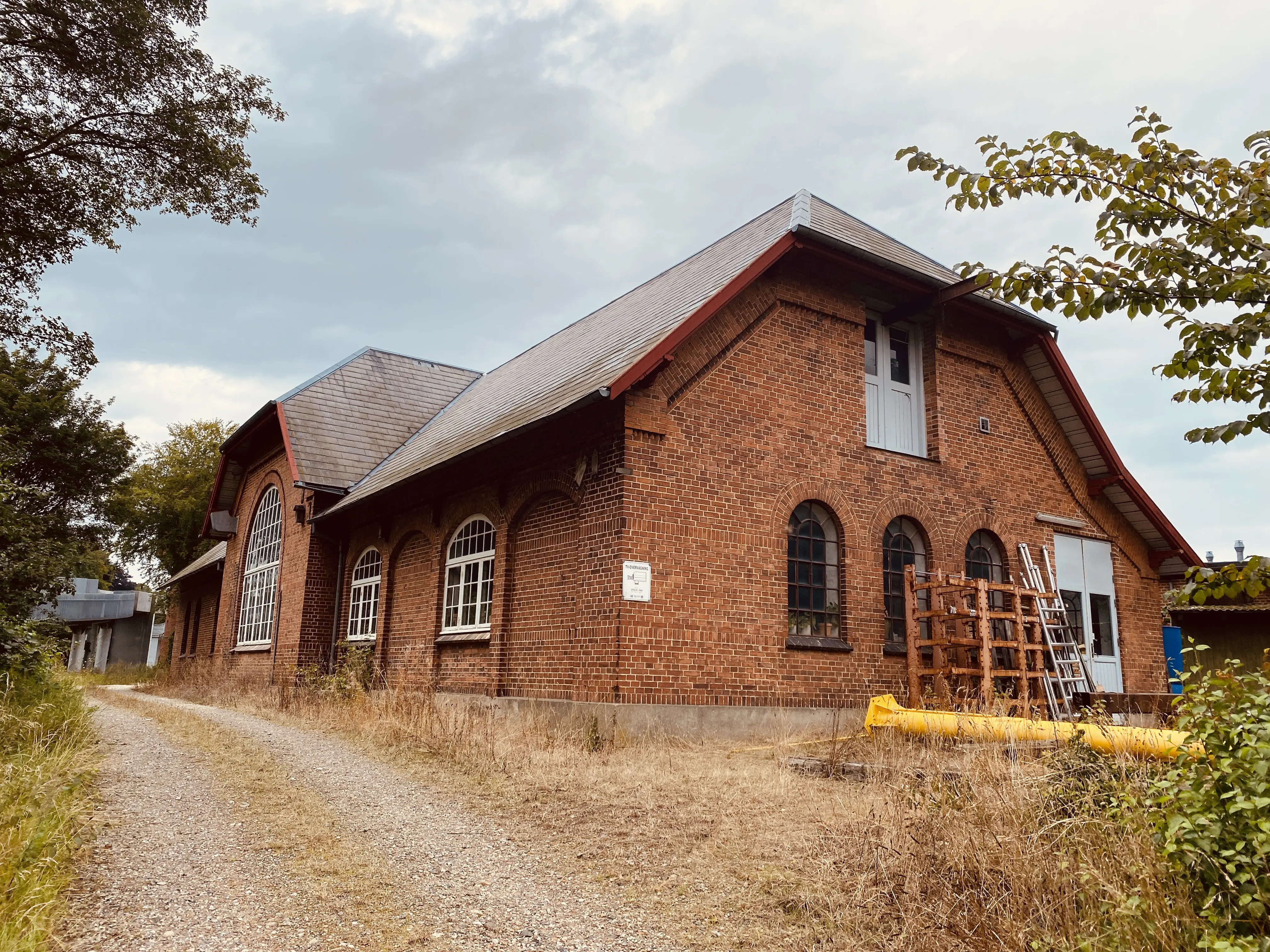 Billede af opholdsbygning ved ringremisen på Langå Station. Billede af opholdsbygning ved ringremisen på Langå Station.