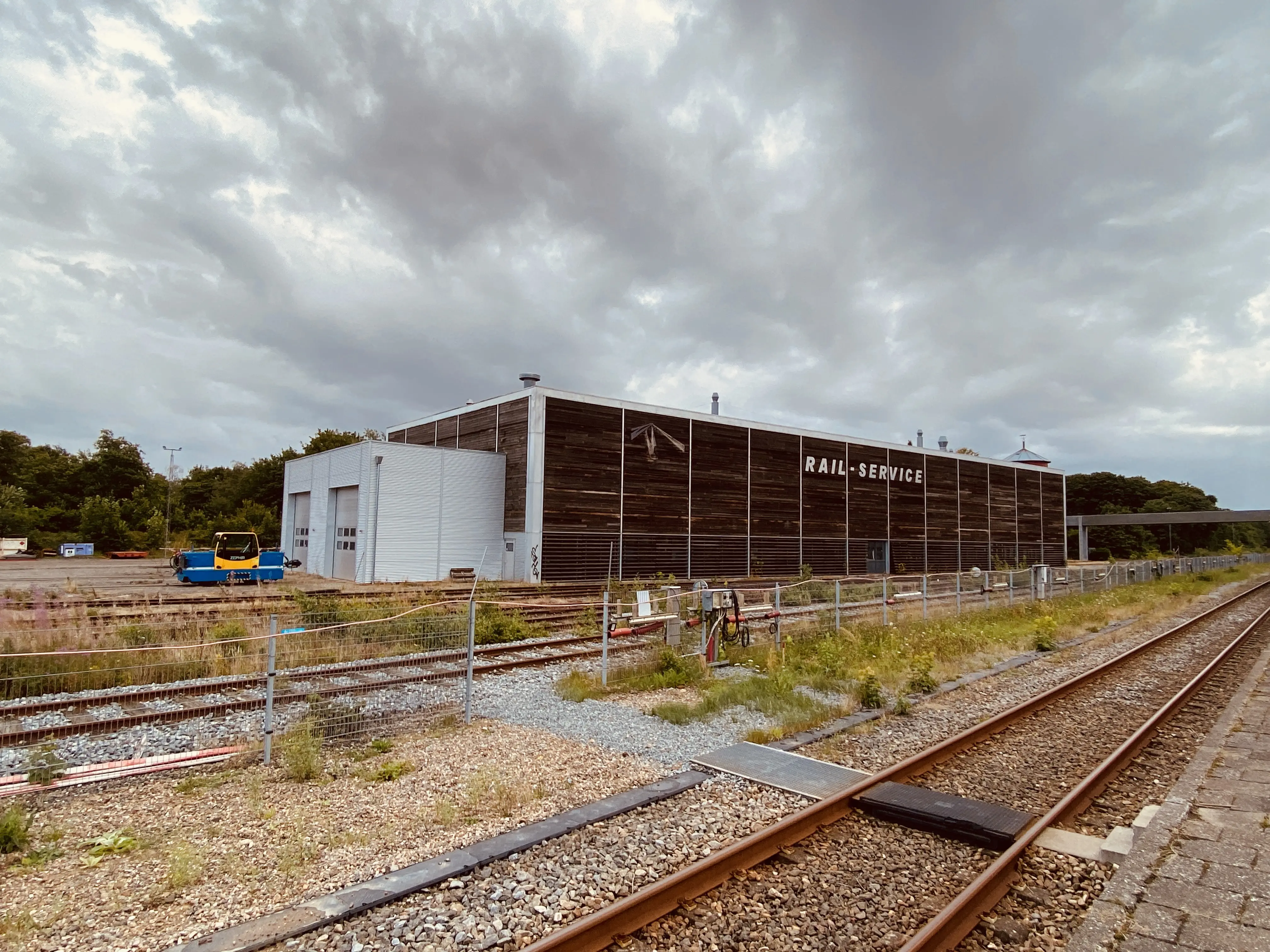 Billede af Rail-Service værkstedet på Langå Station. Billede af Rail-Service værkstedet på Langå Station.