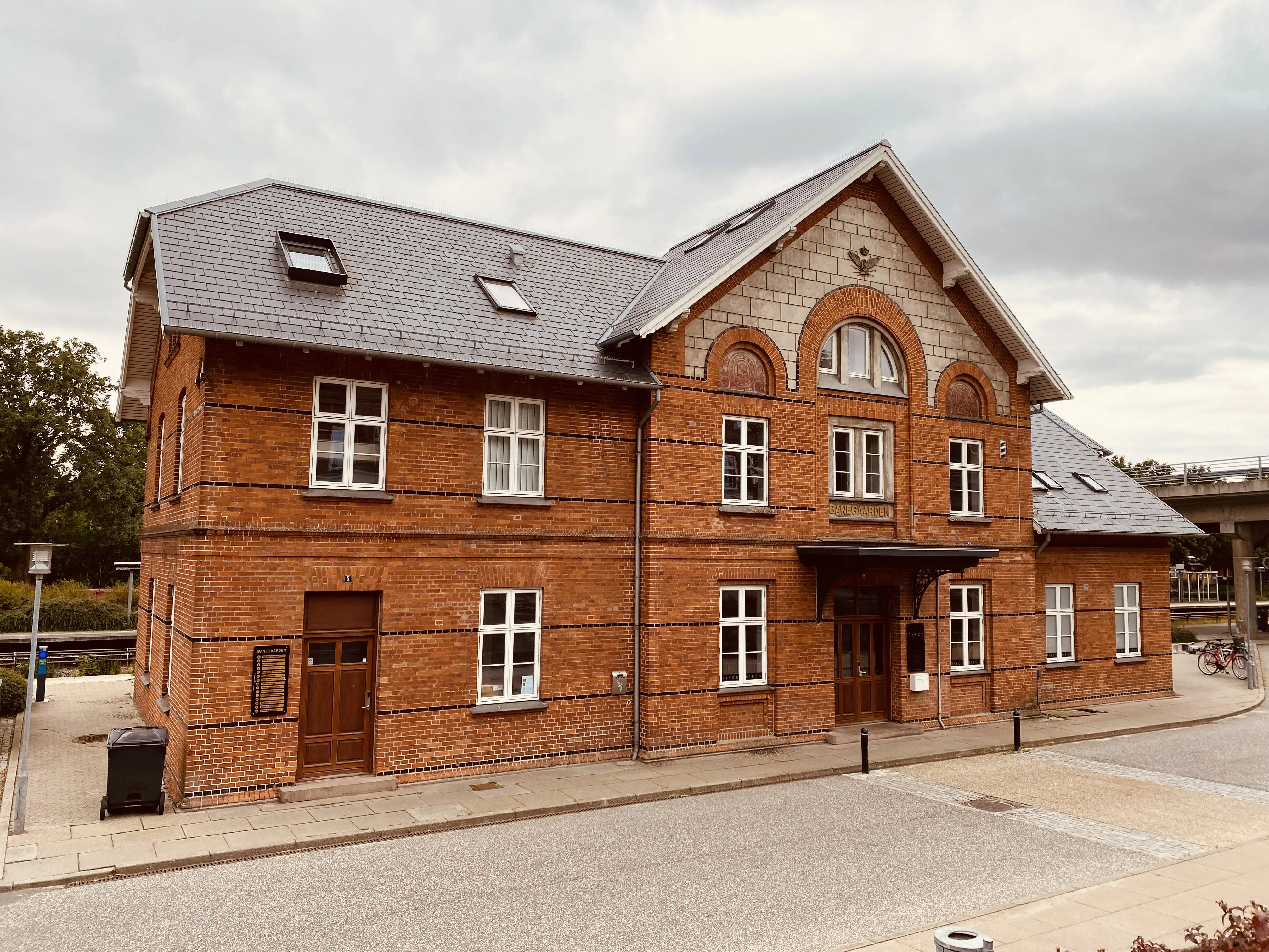 Billede af Hadsten Station. Billede af Hadsten Station.