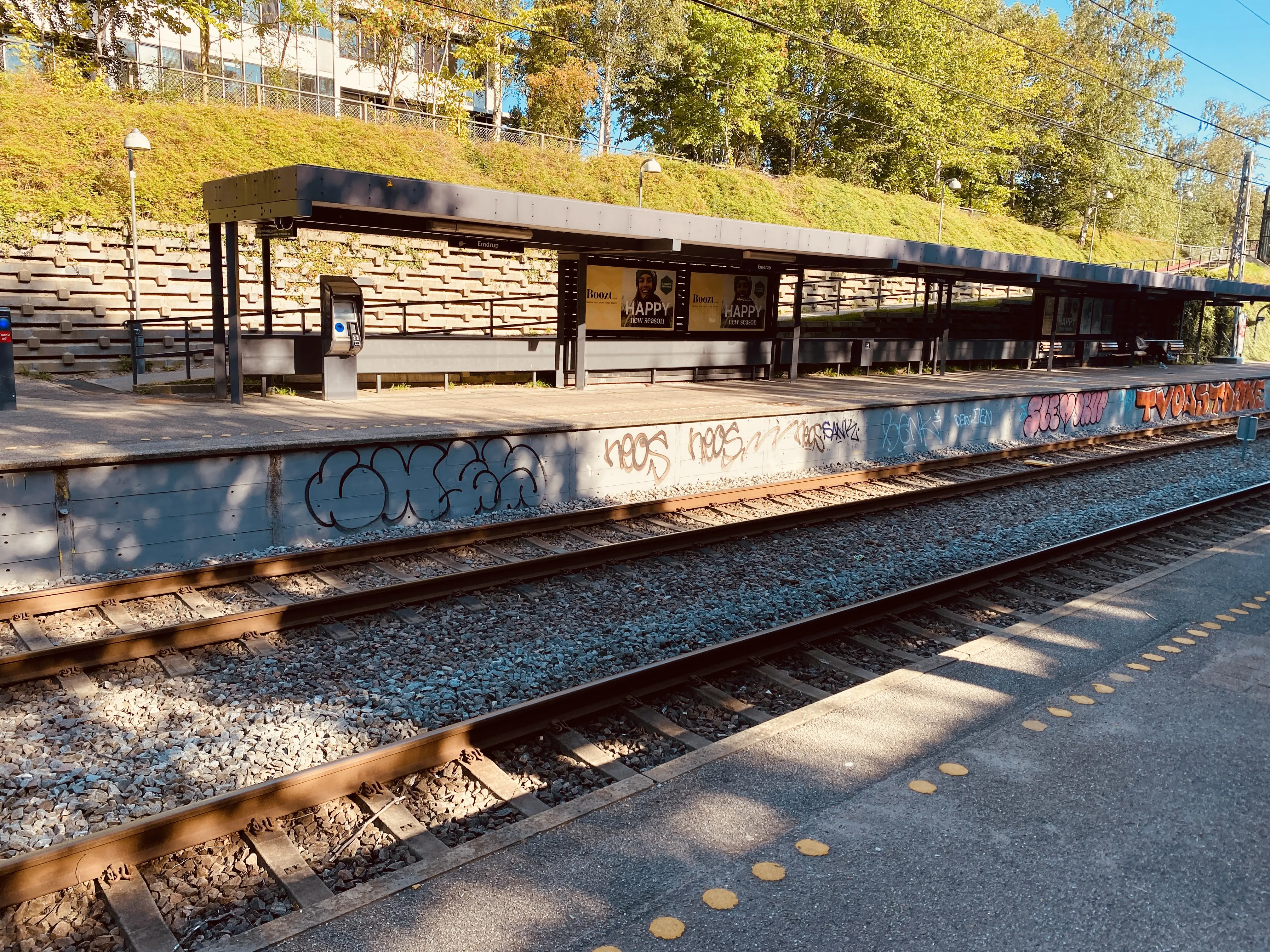 Billede af Emdrup S-togstrinbræt. Billede af Emdrup S-togstrinbræt.