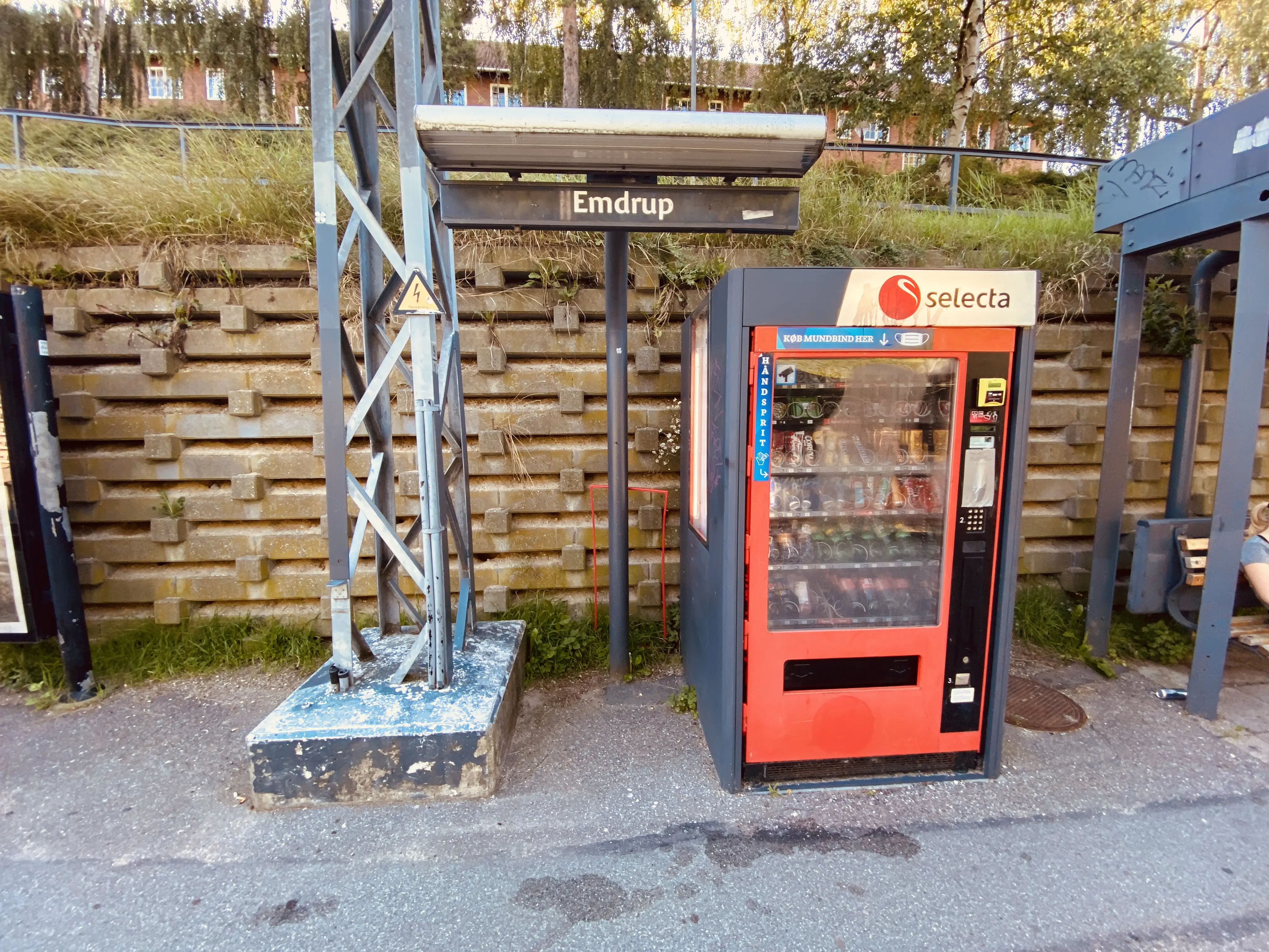 Billede af Emdrup S-togstrinbræt. Billede af Emdrup S-togstrinbræt.
