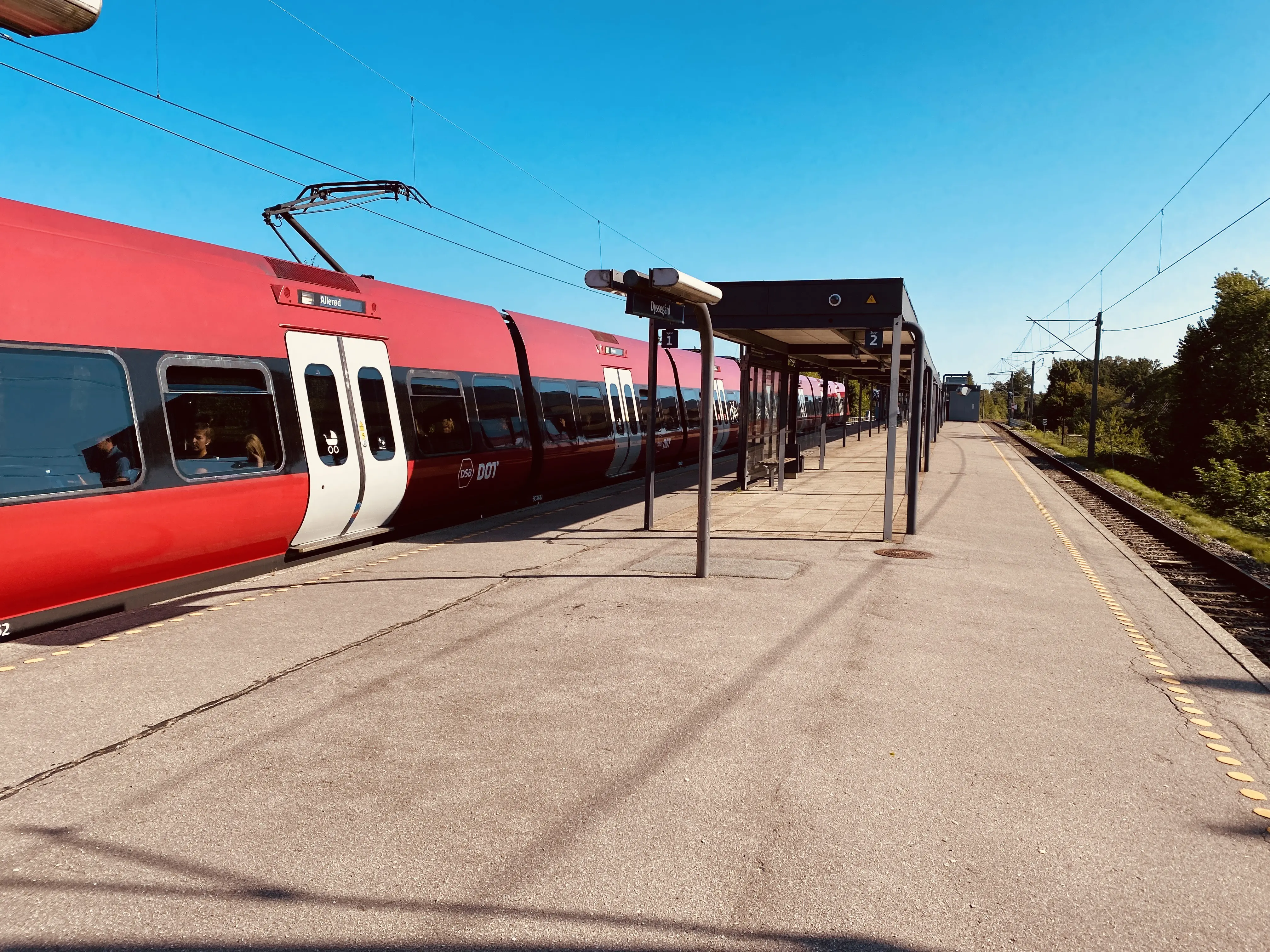 Billede af tog ud for Dyssegård S-togstrinbræt. Billede af tog ud for Dyssegård S-togstrinbræt.