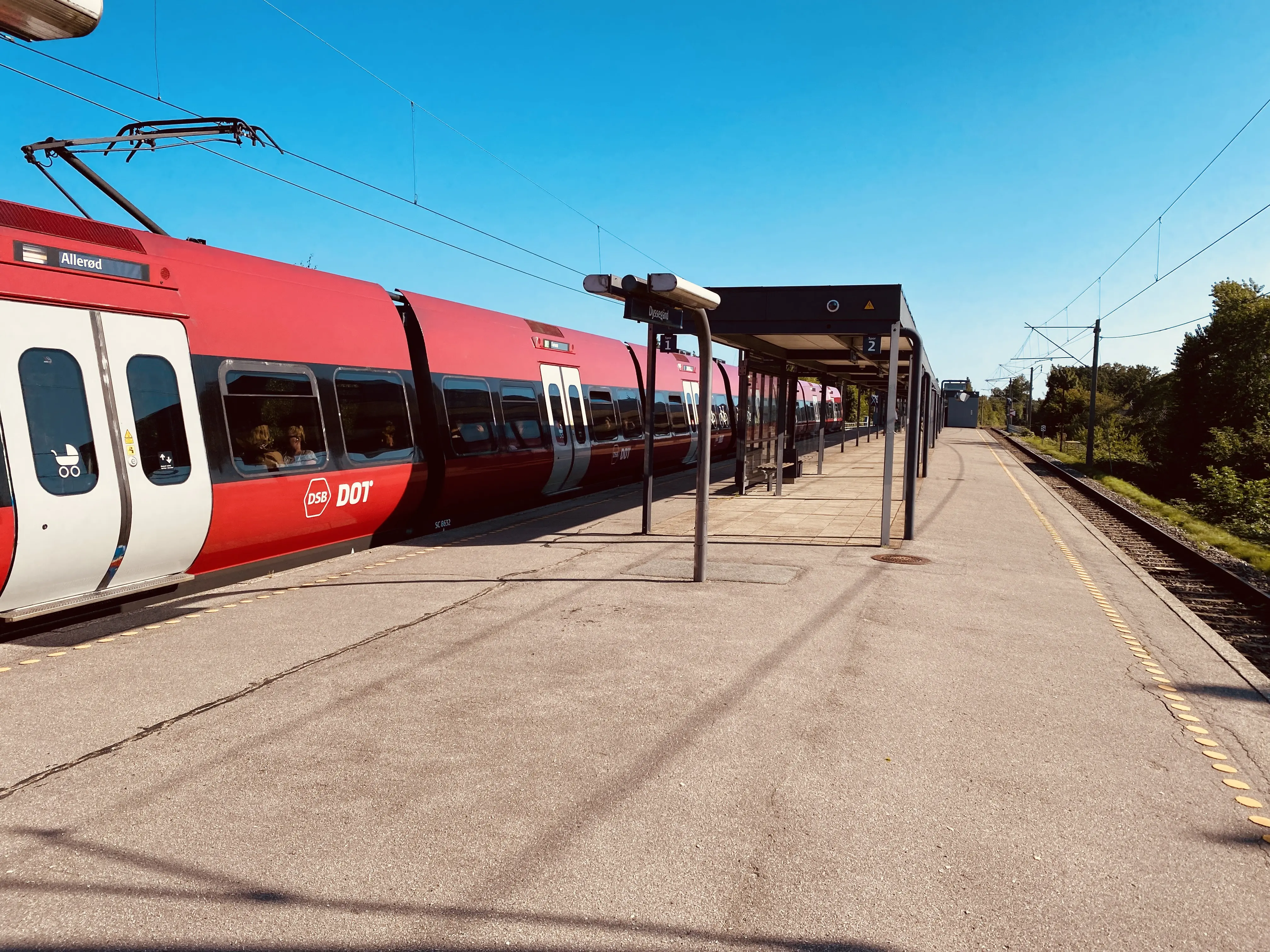 Billede af tog ud for Dyssegård S-togstrinbræt. Billede af tog ud for Dyssegård S-togstrinbræt.