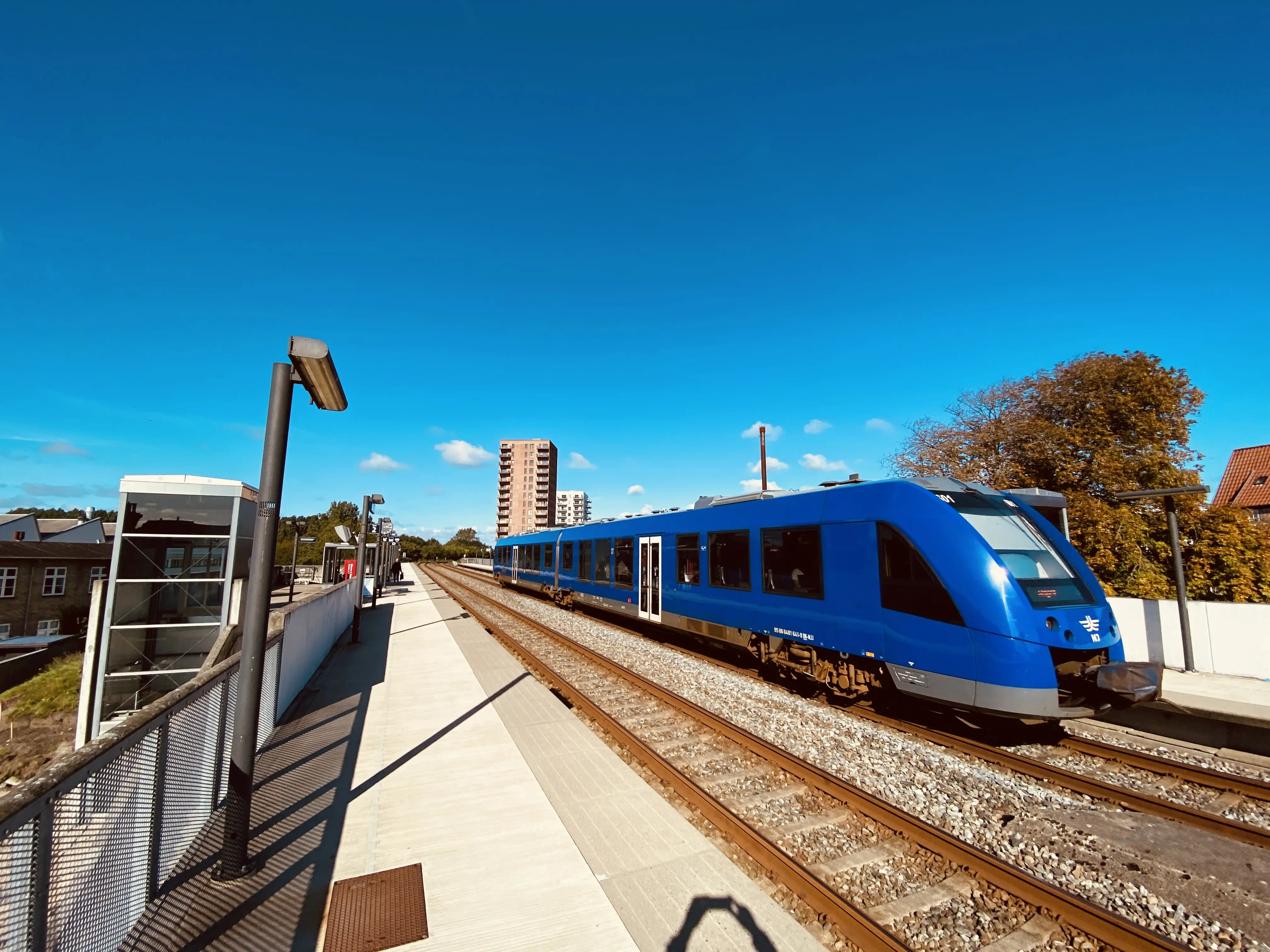 Billede af tog ud for Aalborg Vestby Trinbræt.