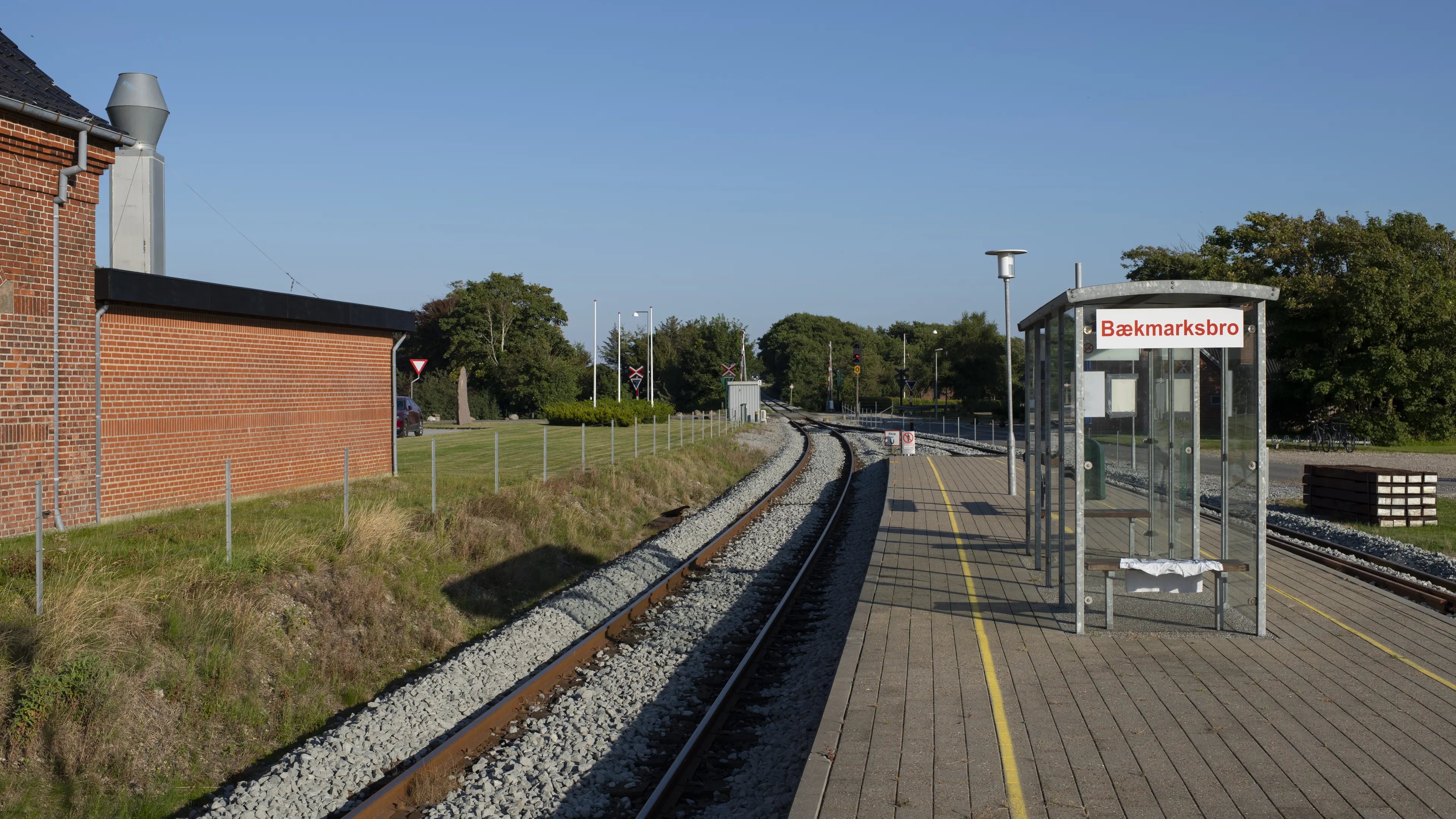 Billede af Bækmarksbro Station. Billede af Bækmarksbro Station.