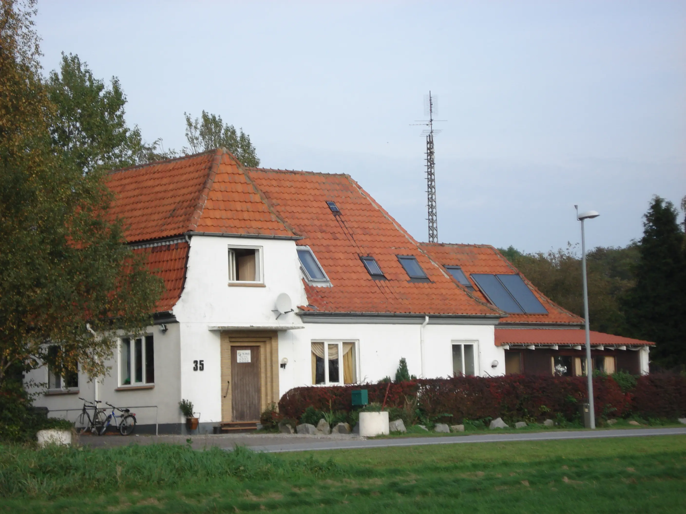 Billede af Torrig Station set fra vejsiden.