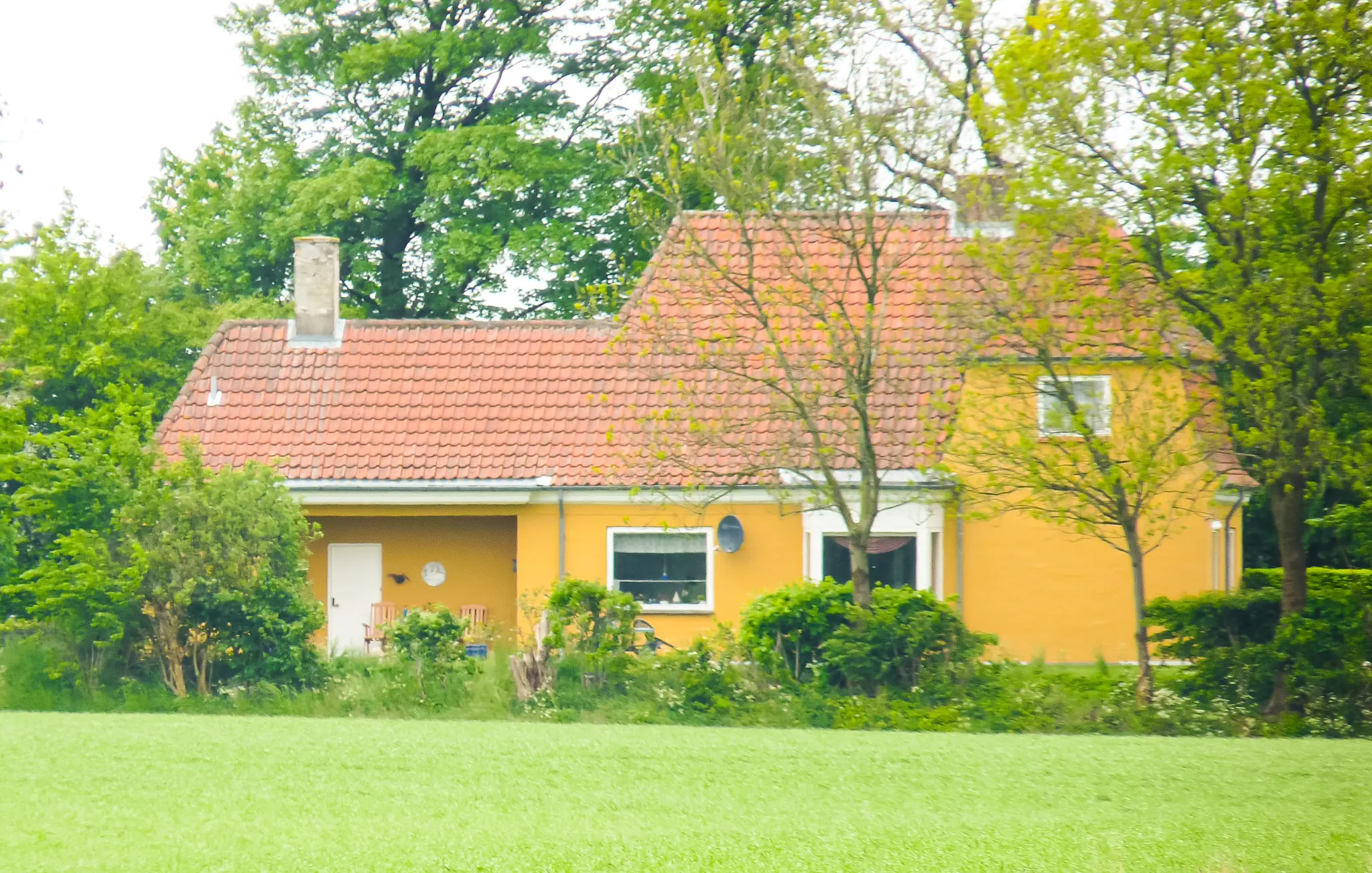 Billede af Svinsbjerg Station set fra sporsiden.