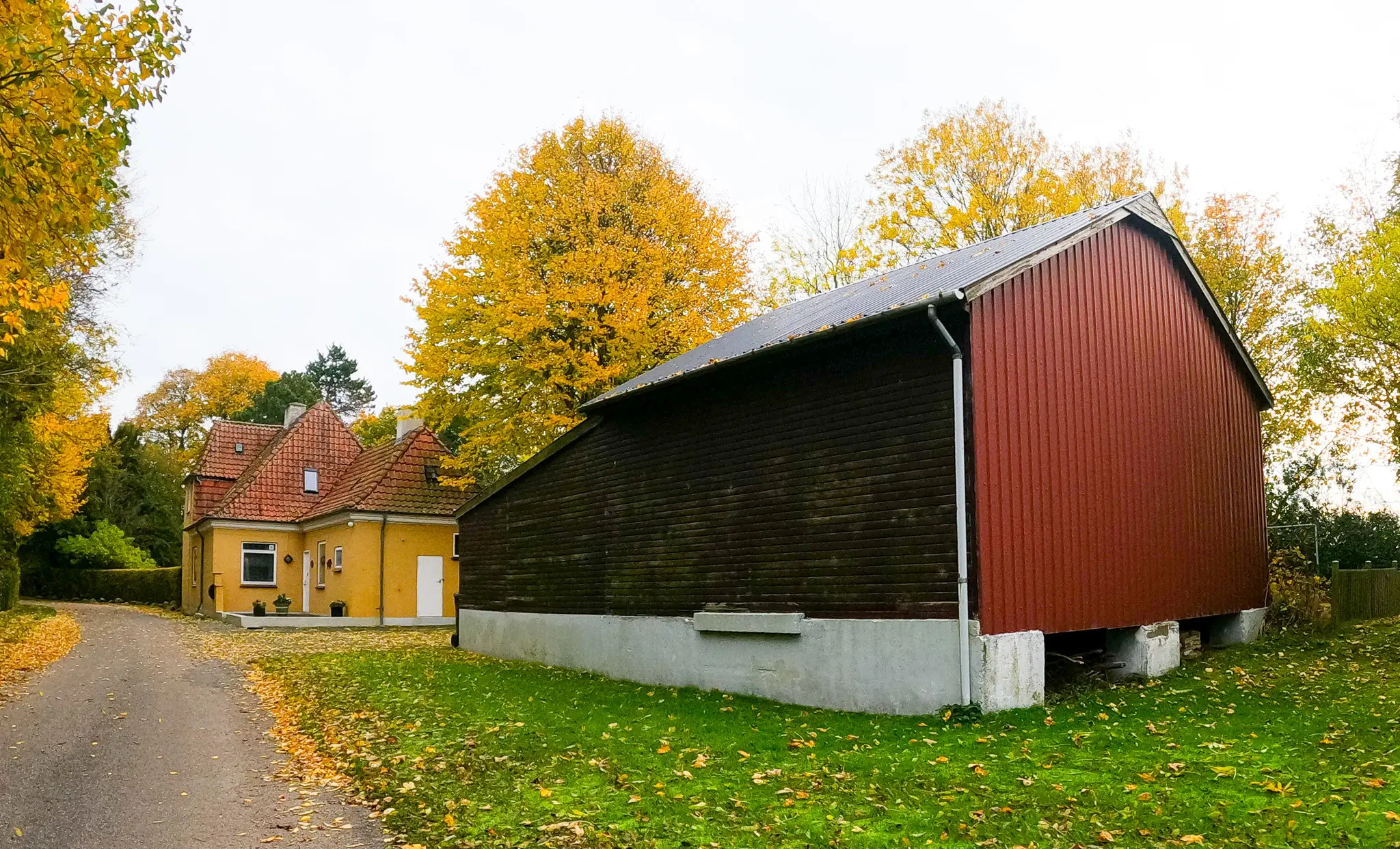 Billede af Svinsbjerg Station med varehus.