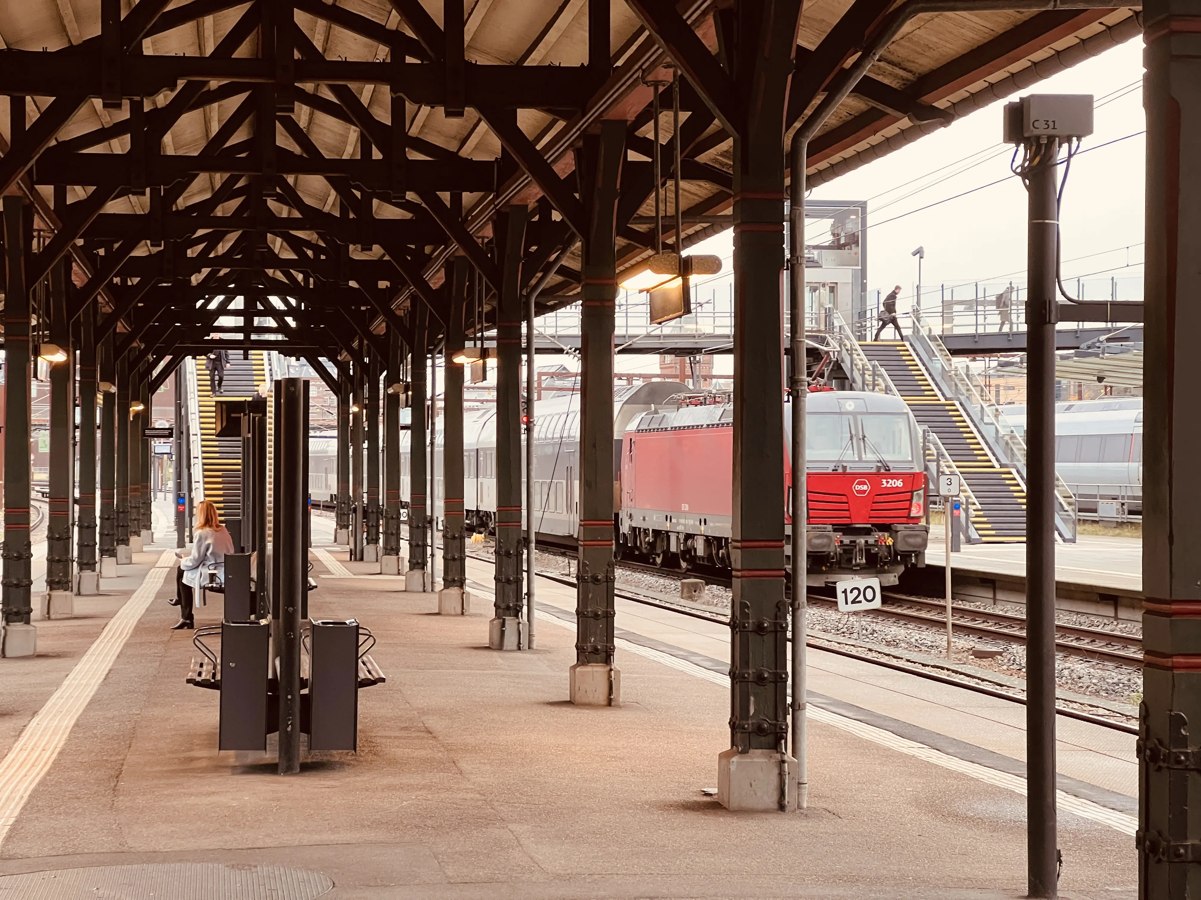 Billede af Vectron EB 3206, der kører ind på Østerport Station. Billede af Vectron EB 3206, der kører ind på Østerport Station.