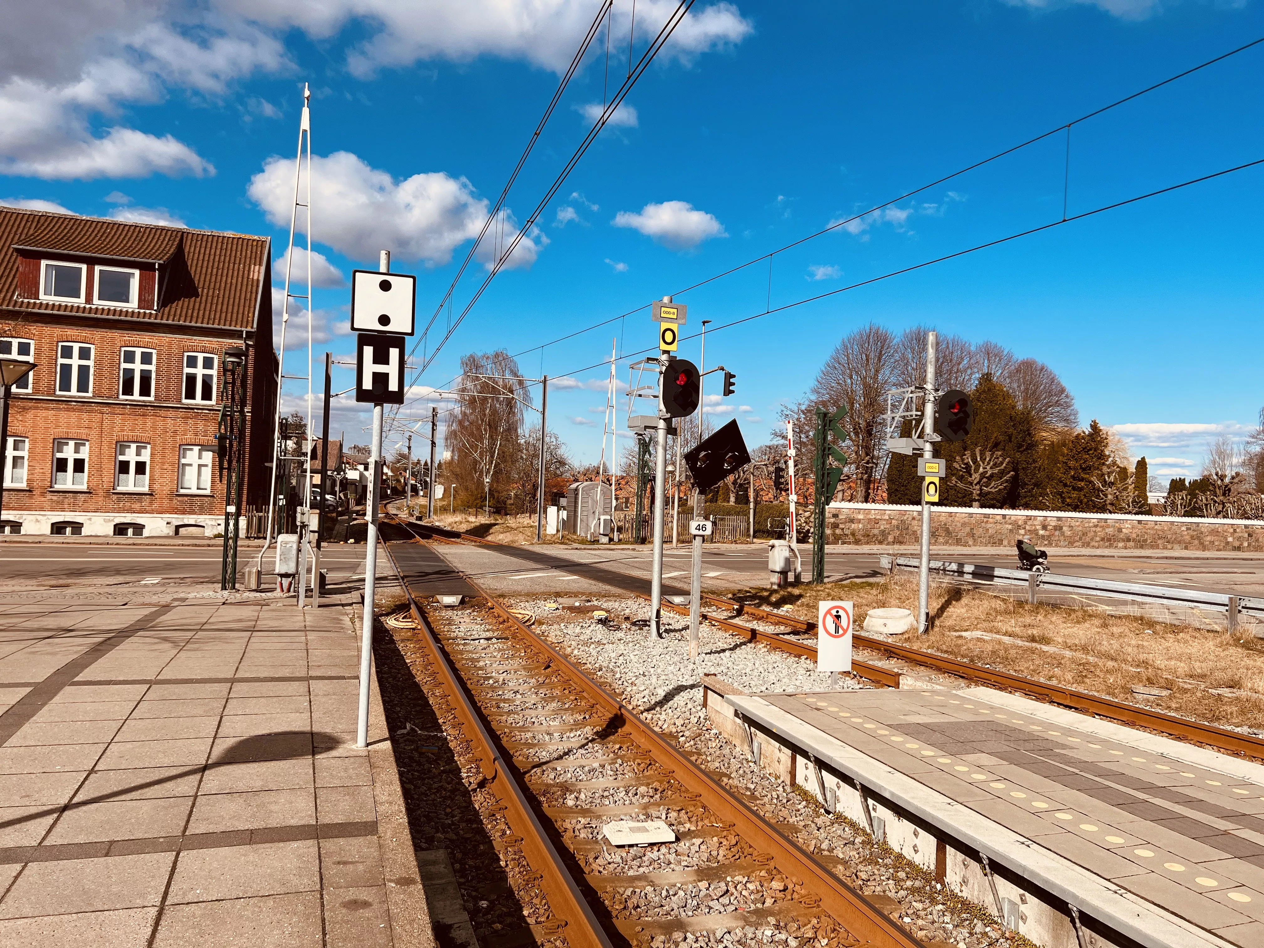 Billede af signalerne ved Odder Station ind og udkørsel.