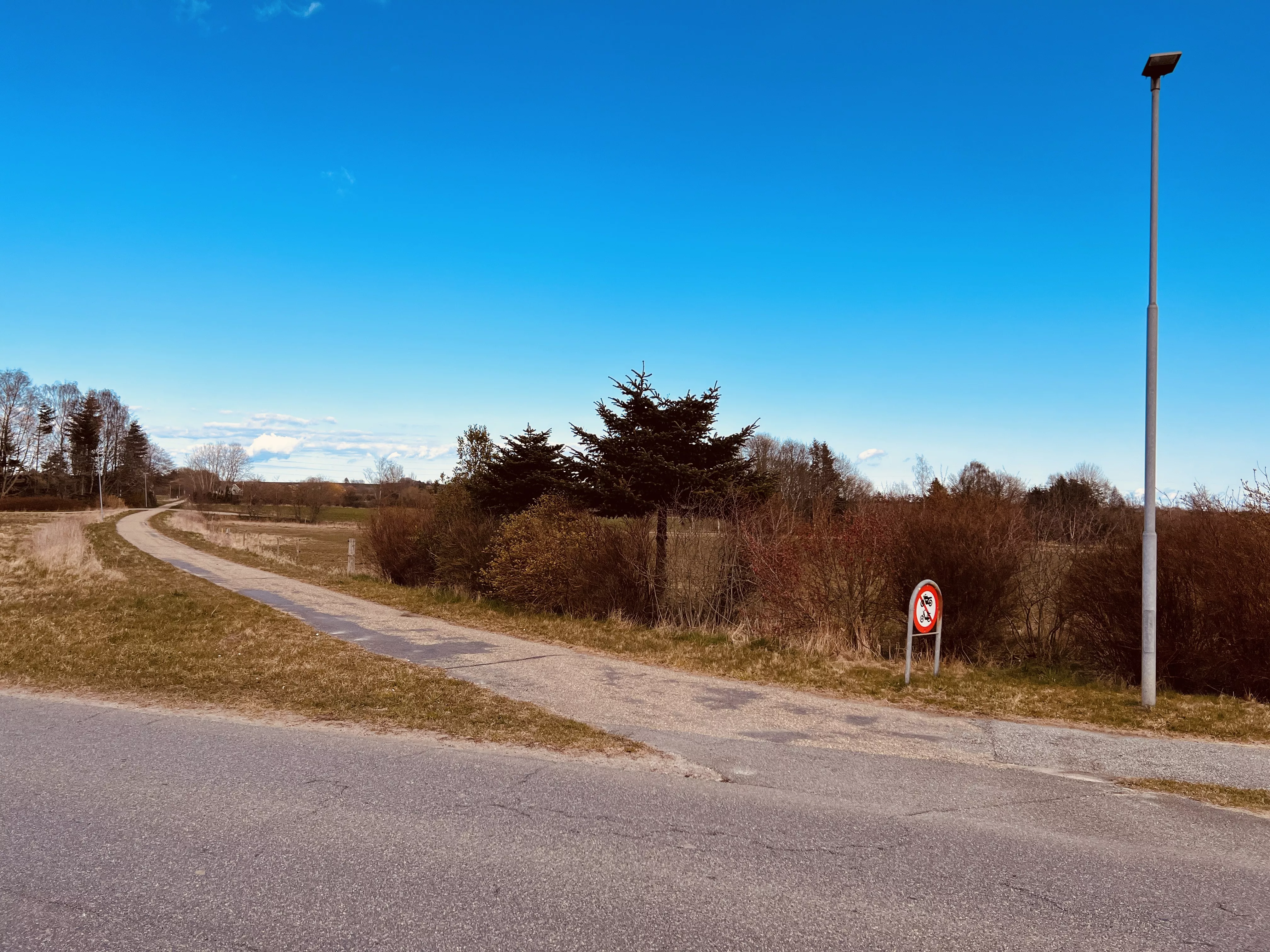 Billede af Trekanten Trinbræt - Trinbræt er nedrevet, men Trekanten Trinbræt har ligget her.