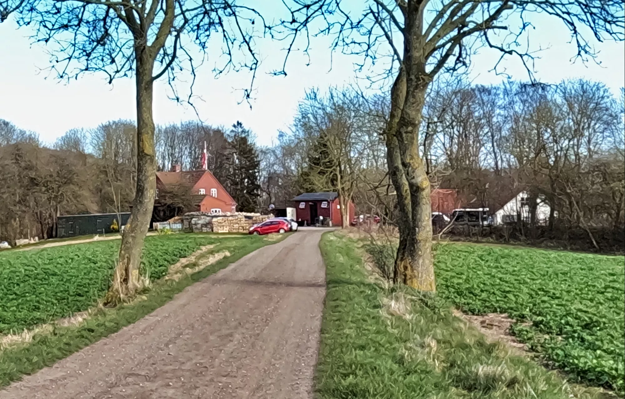 Billede af Oldrup Trinbræt - Trinbræt er nedrevet, men Oldrup Trinbræt har ligget her bag husene.