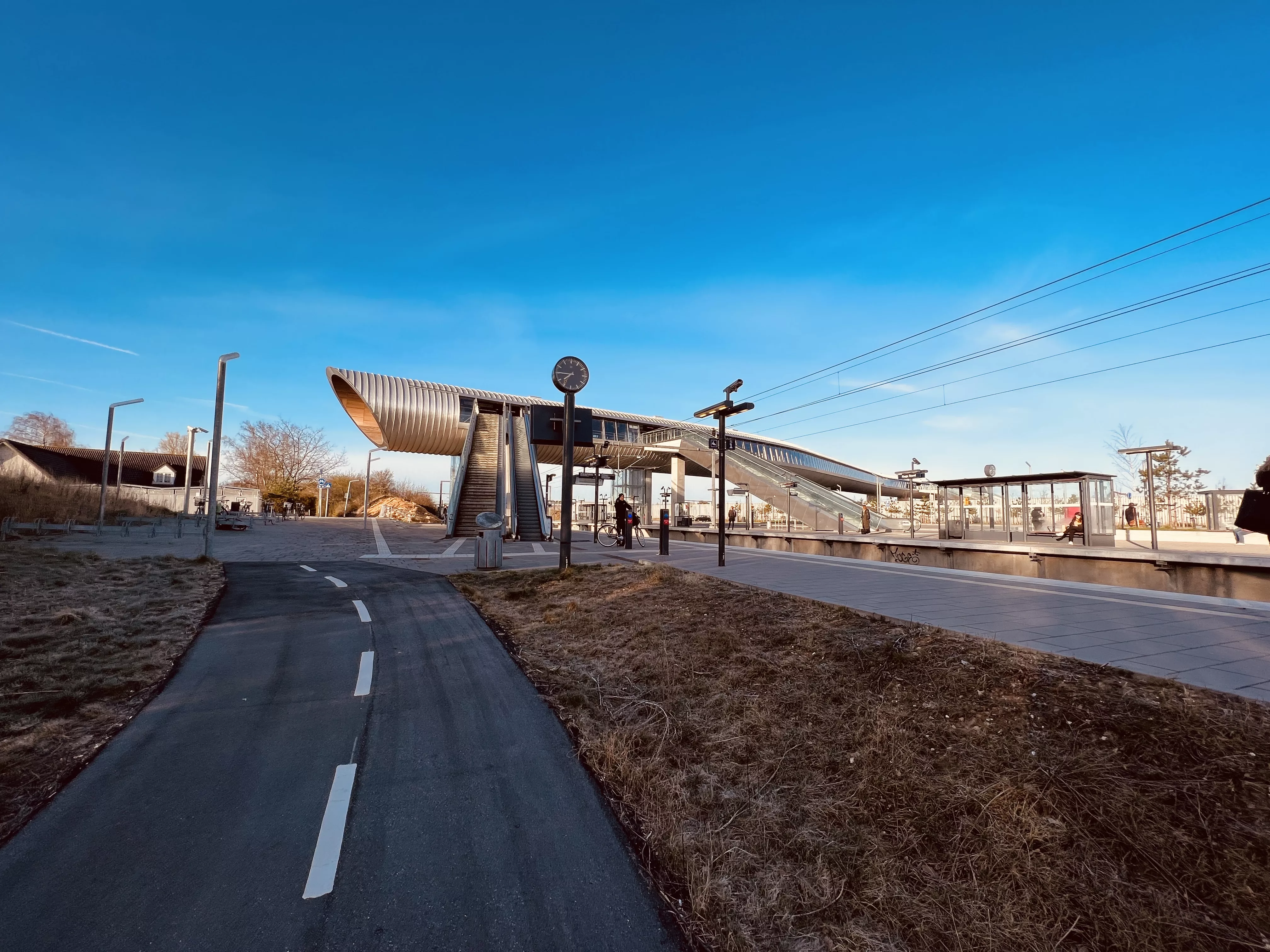 Billede af Køge Nord S-togstrinbræt. Billede af Køge Nord S-togstrinbræt.