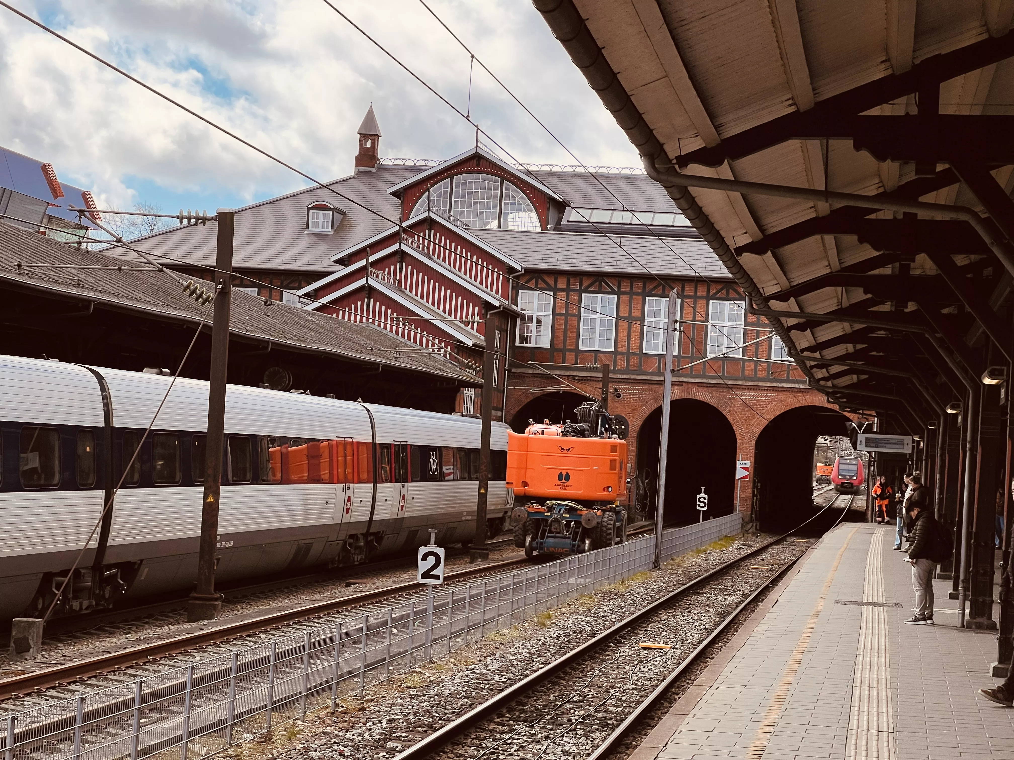 Billede af tog ud for Østerport Station. Billede af tog ud for Østerport Station.