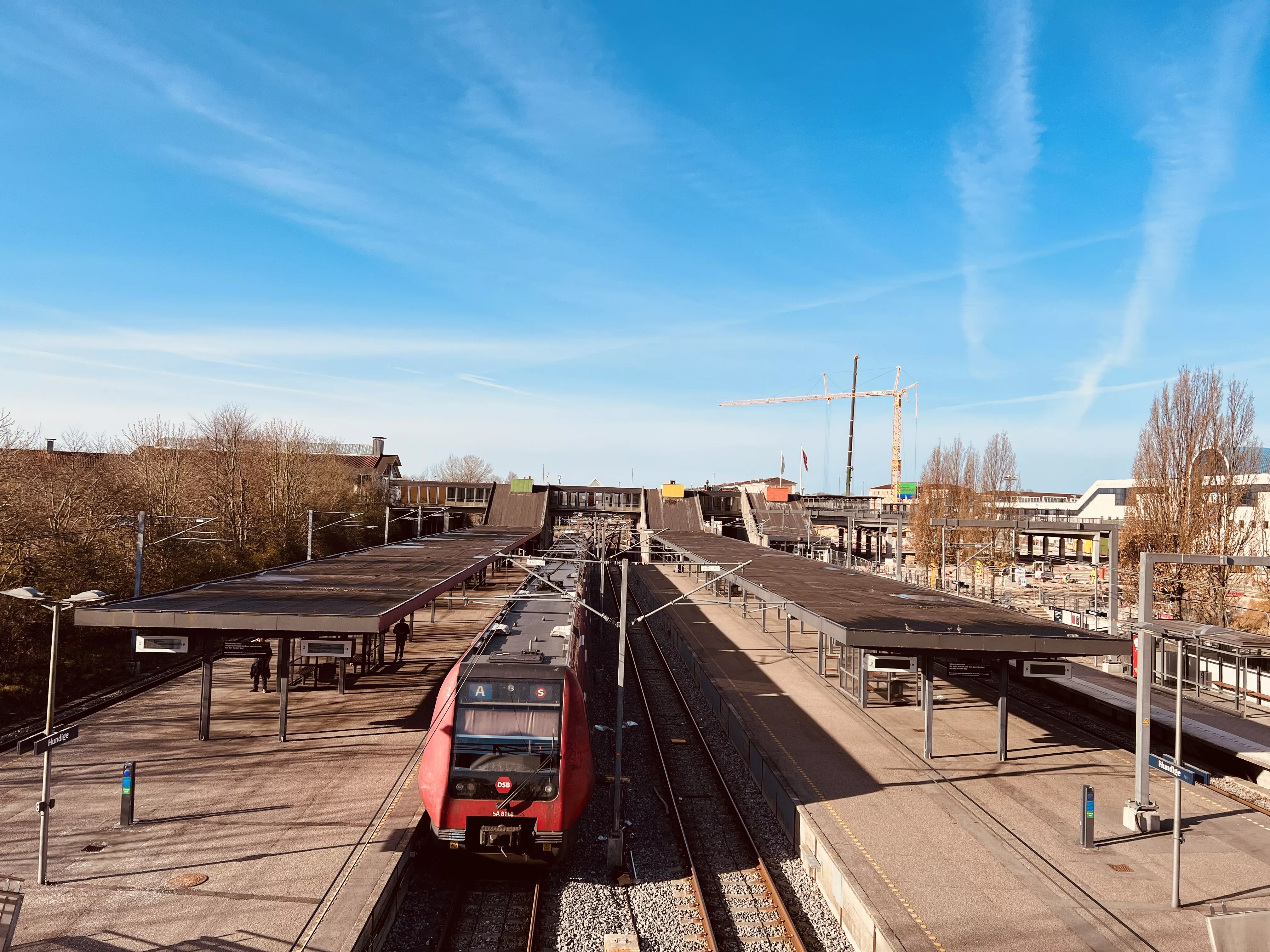 Billede af tog ud for Hundige S-togsstation. Billede af tog ud for Hundige S-togsstation.