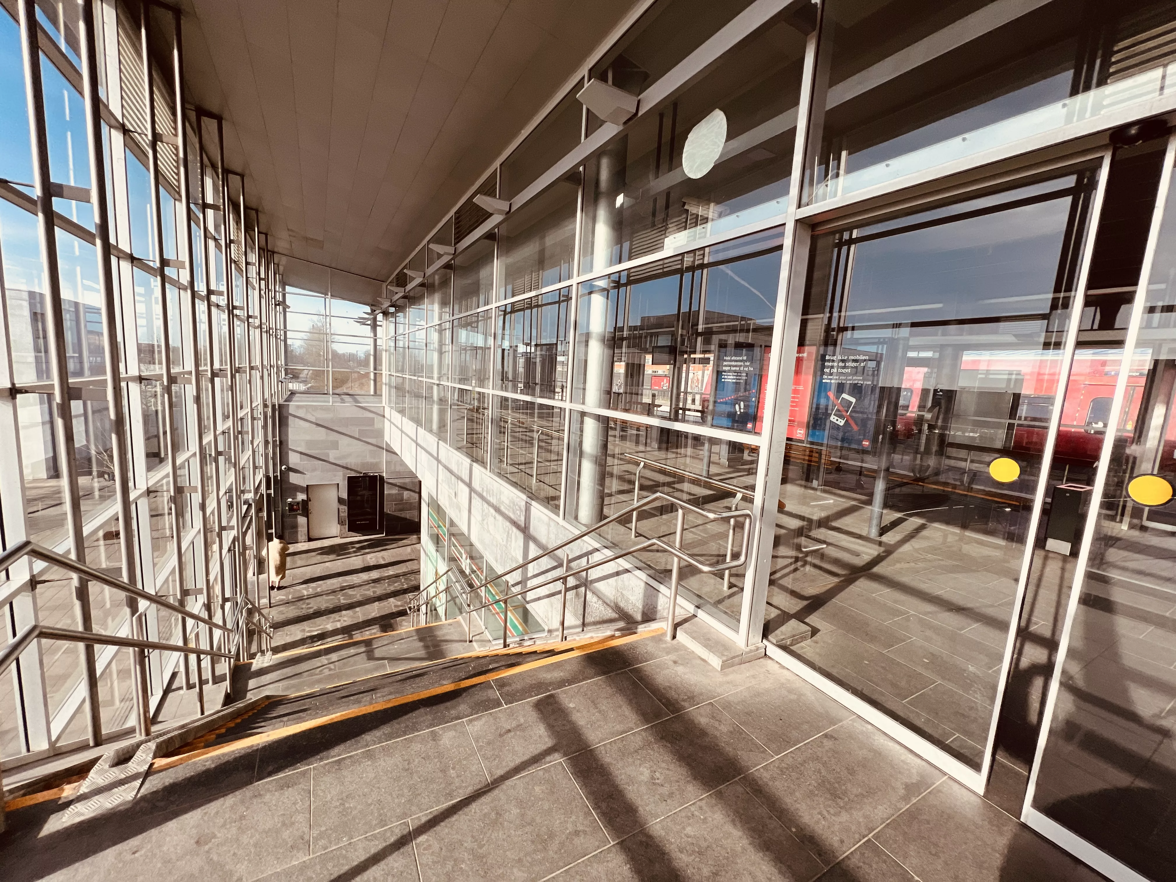 Billede af Ishøj S-togsstation. Billede af Ishøj S-togsstation.